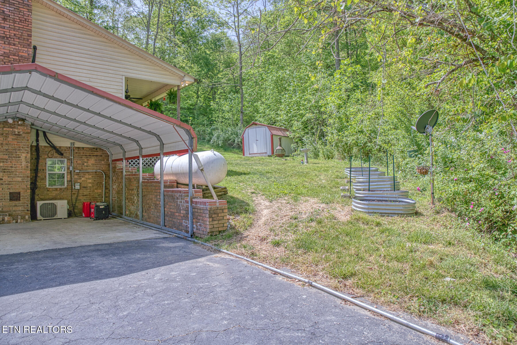 2952 Hanging Limb Highway Monterey TN 38574