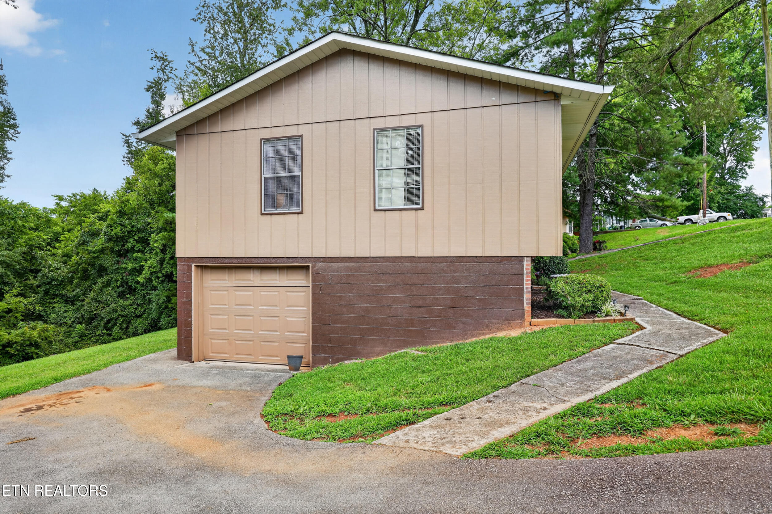 2220 Highland Road Maryville TN 37801