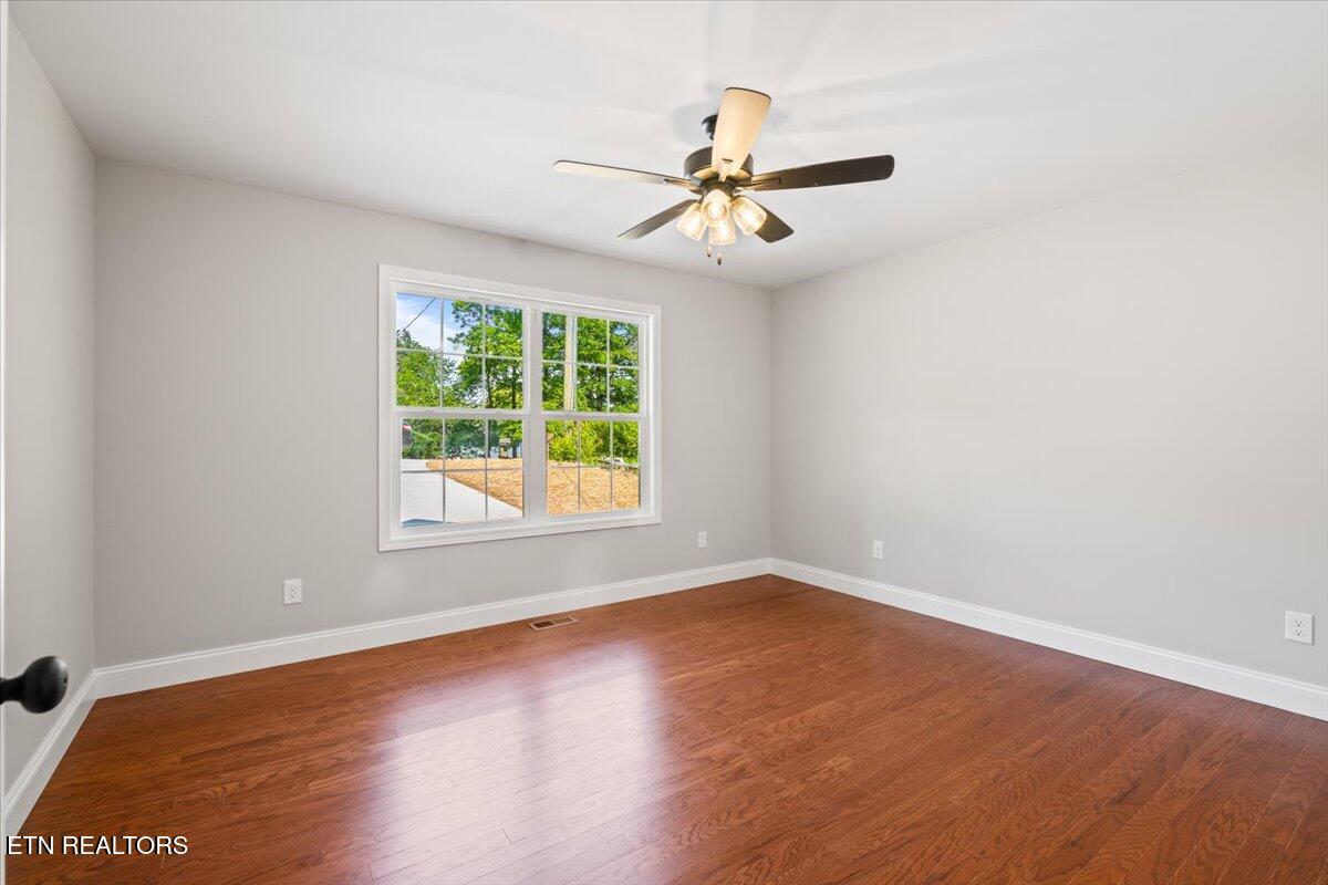 208 Vintage Lane Clinton TN 37716