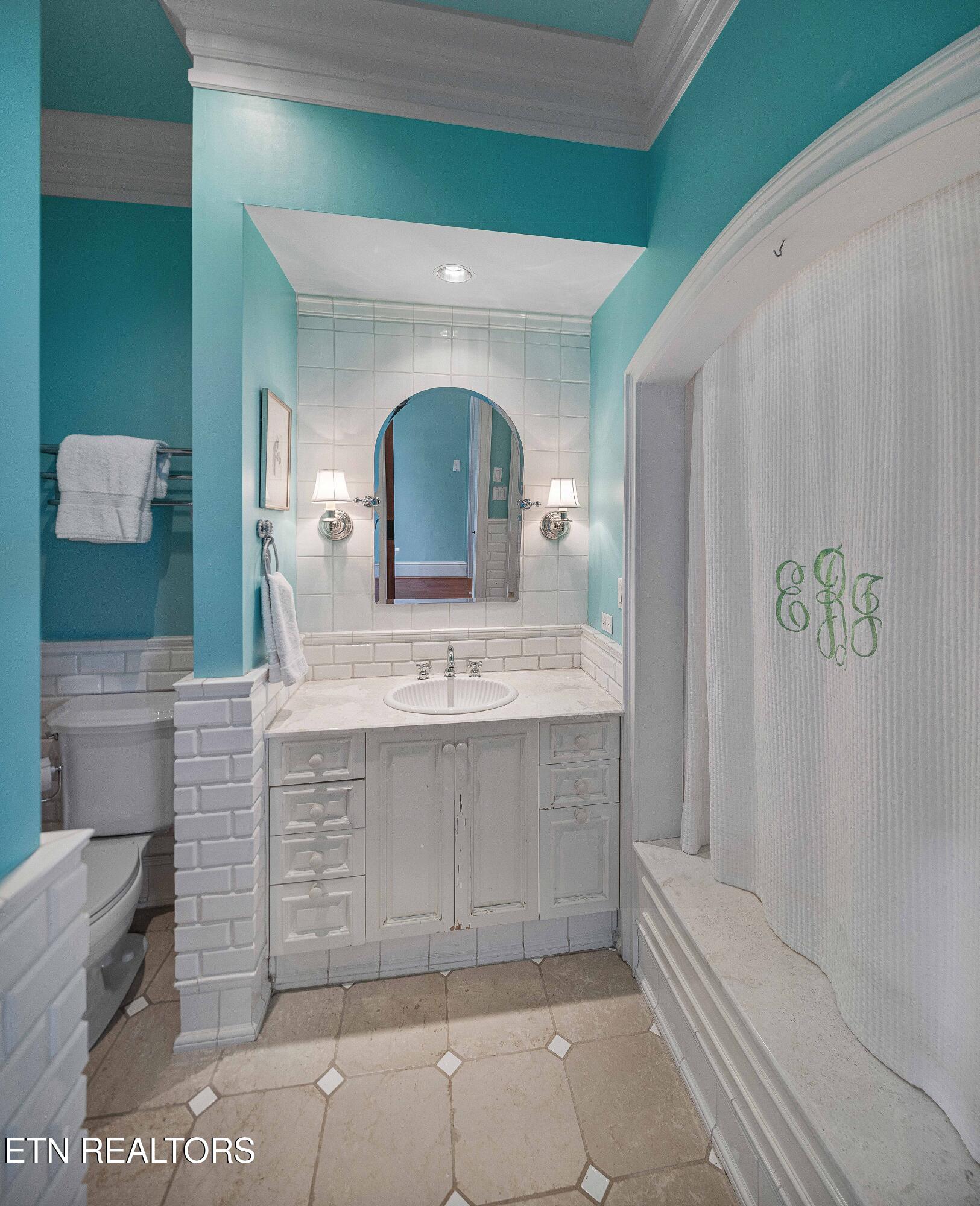 2009 Rudder Lane Knoxville TN 37919