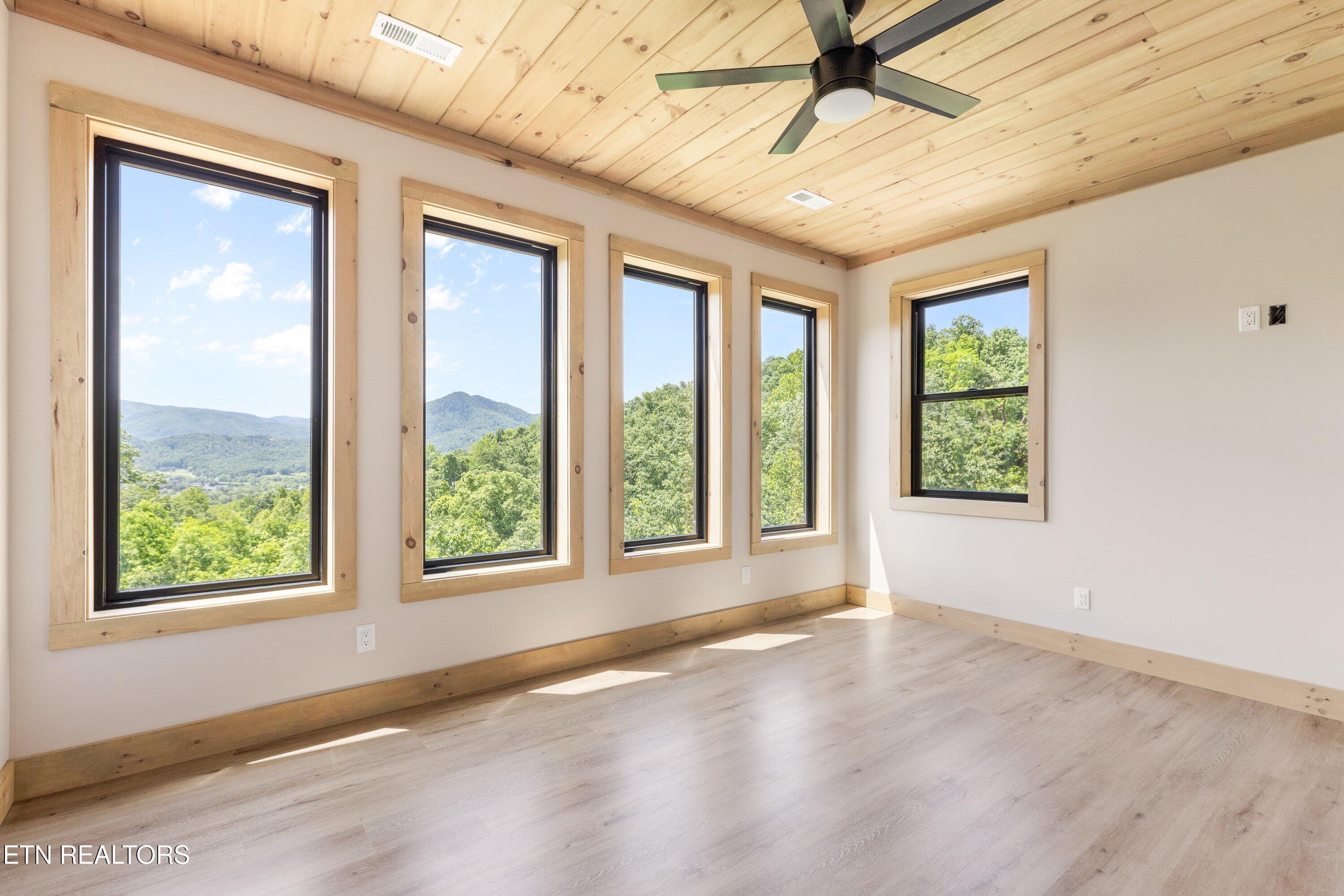 2959 Mockingbird Way Sevierville TN 37862