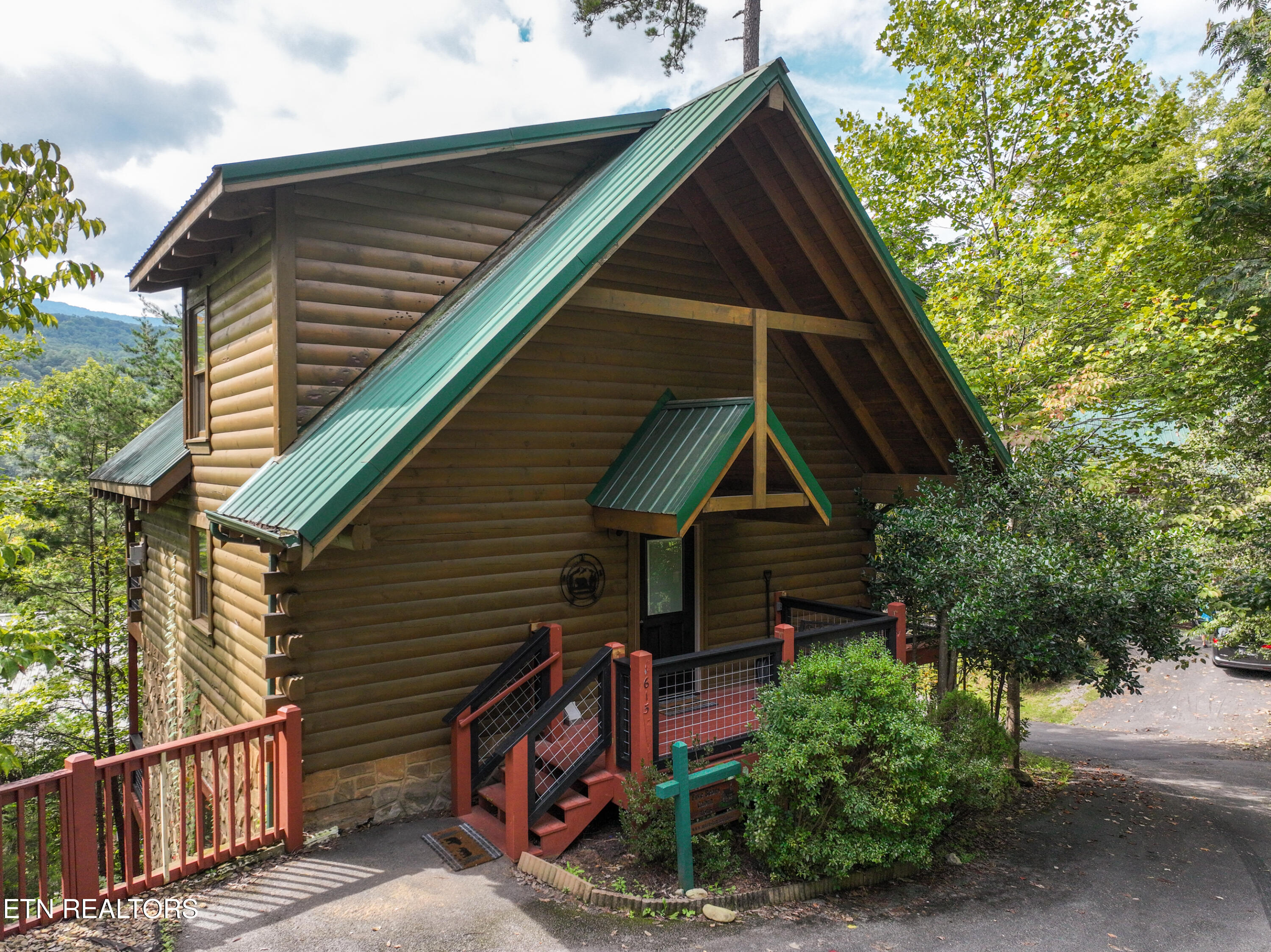1615 Misty Hollow Way Gatlinburg TN 37738