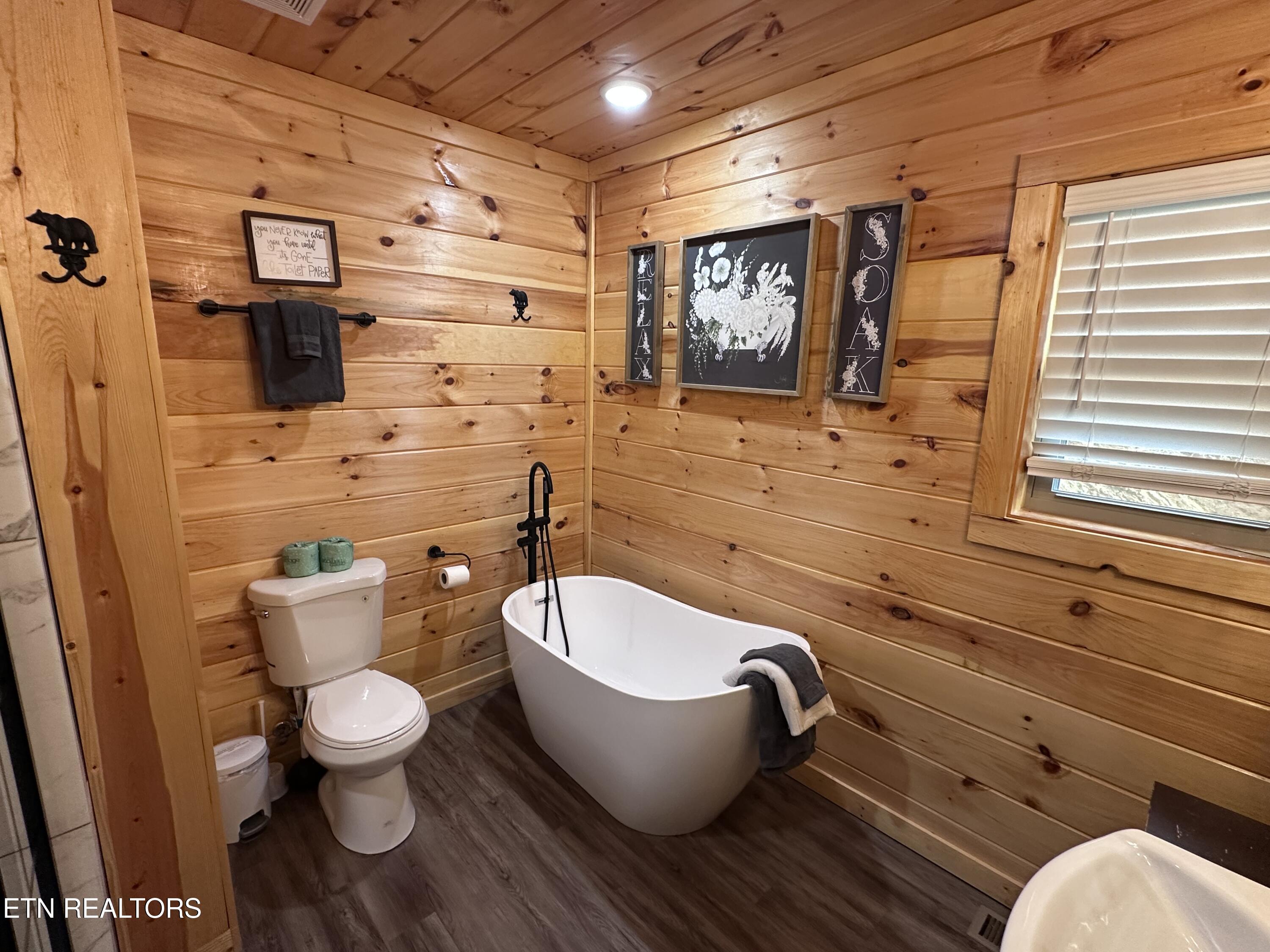 866 Cabin Creek Way Sevierville TN 37862