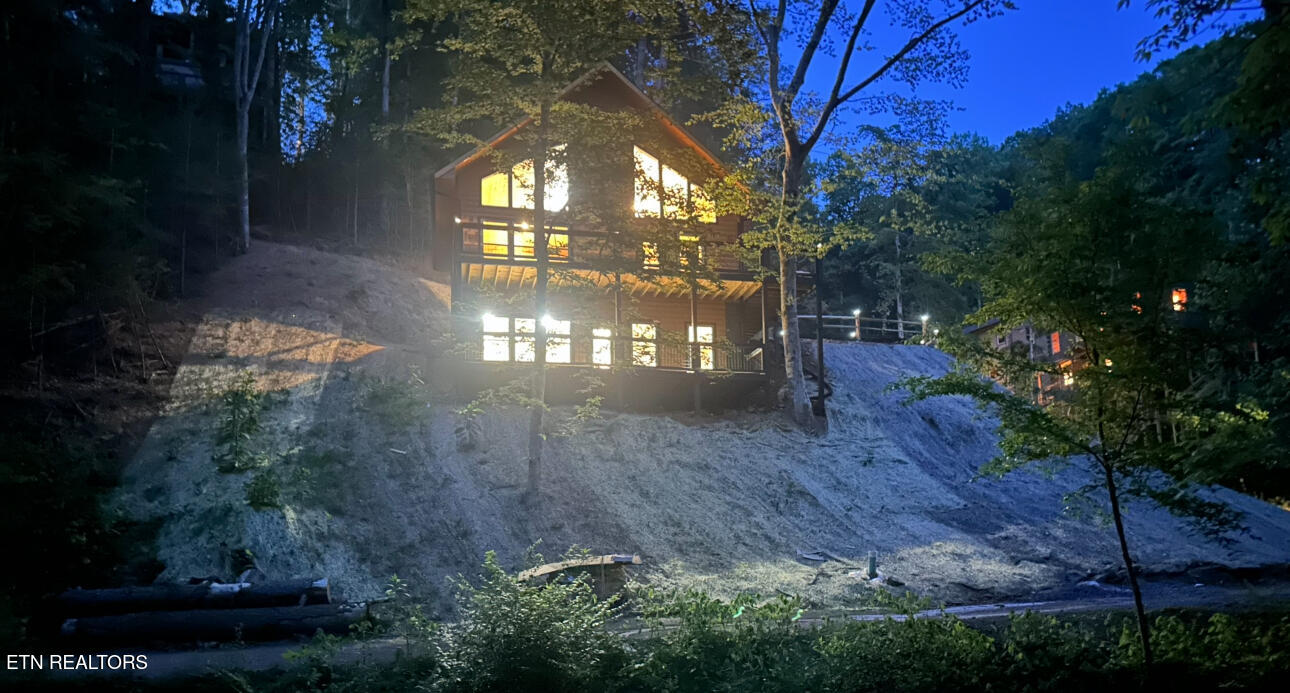 866 Cabin Creek Way Sevierville TN 37862