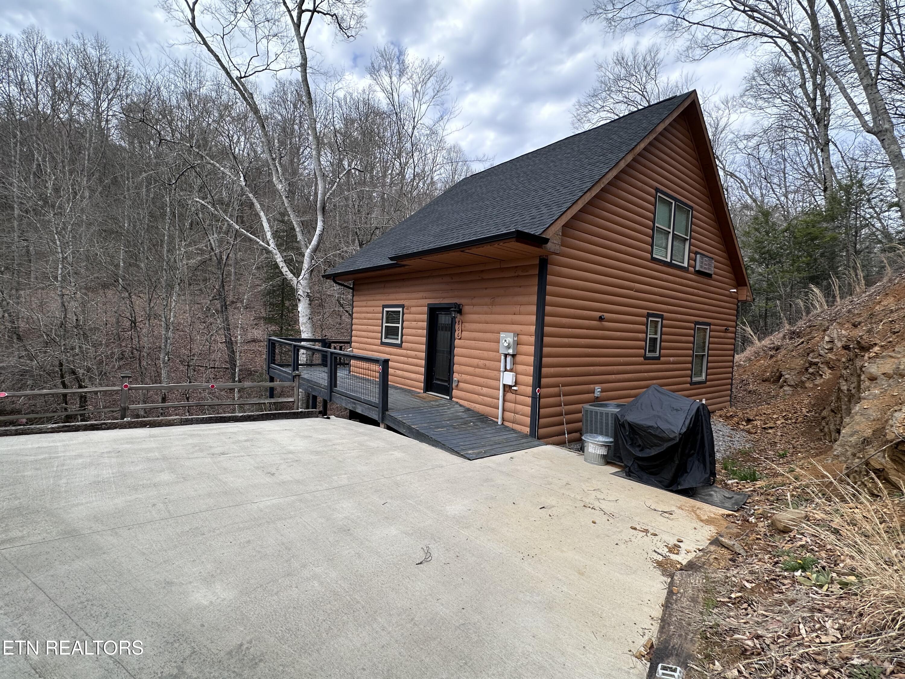 866 Cabin Creek Way Sevierville TN 37862