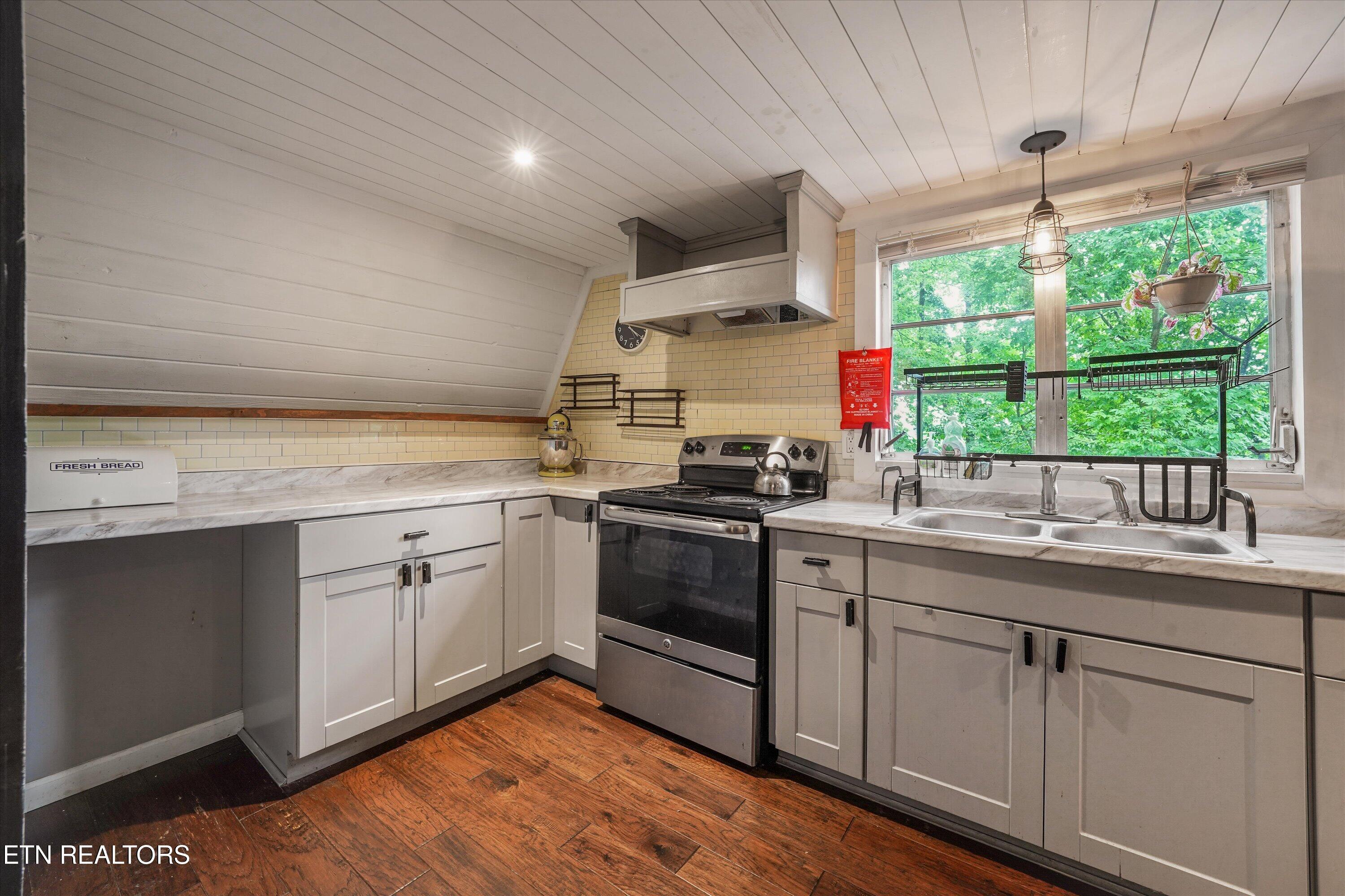 1535 Mayflower Lane Dandridge TN 37725