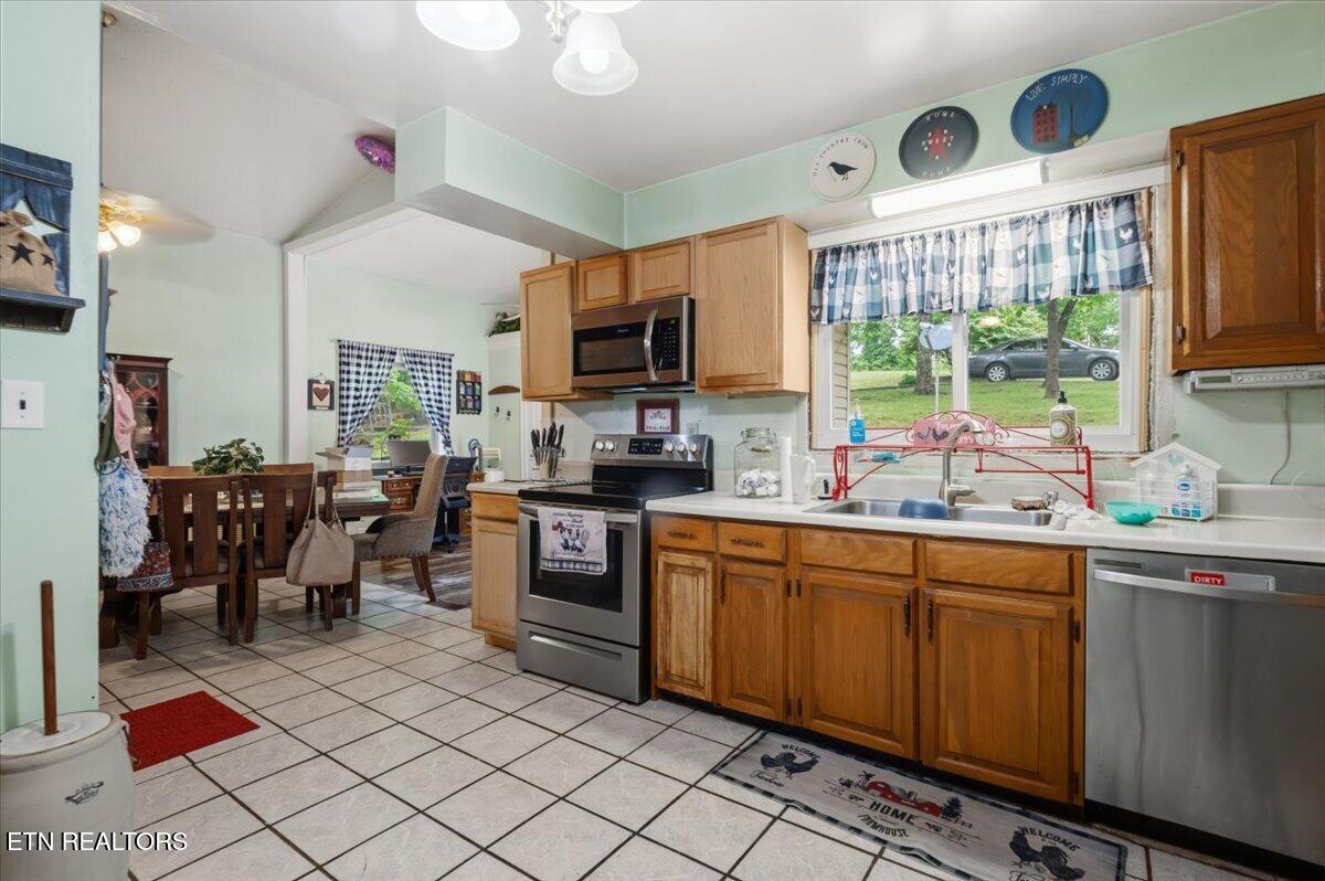 261 Rain Valley Road Lafollette TN 37766