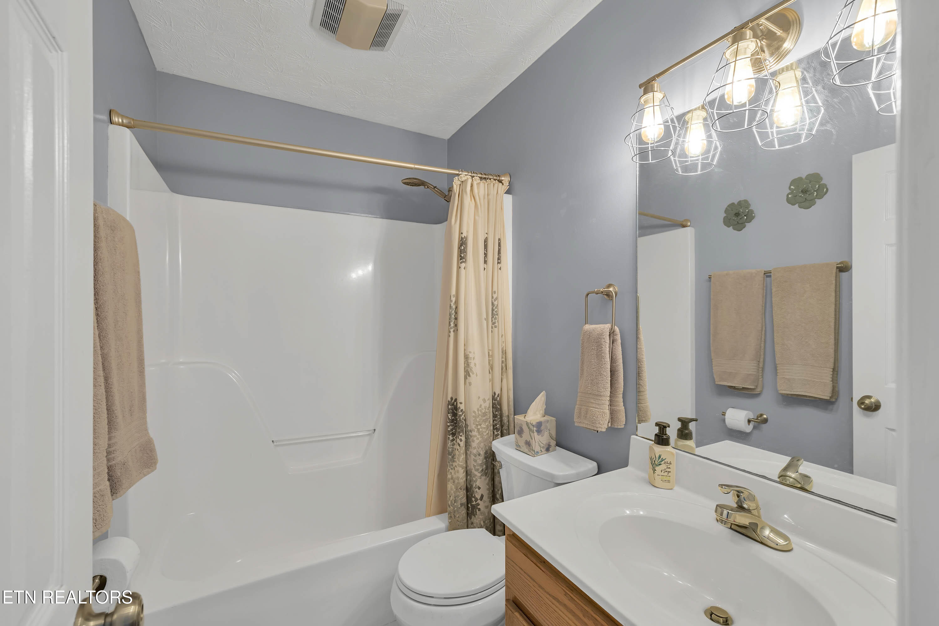 2746 Kentwood Kodak TN 37764