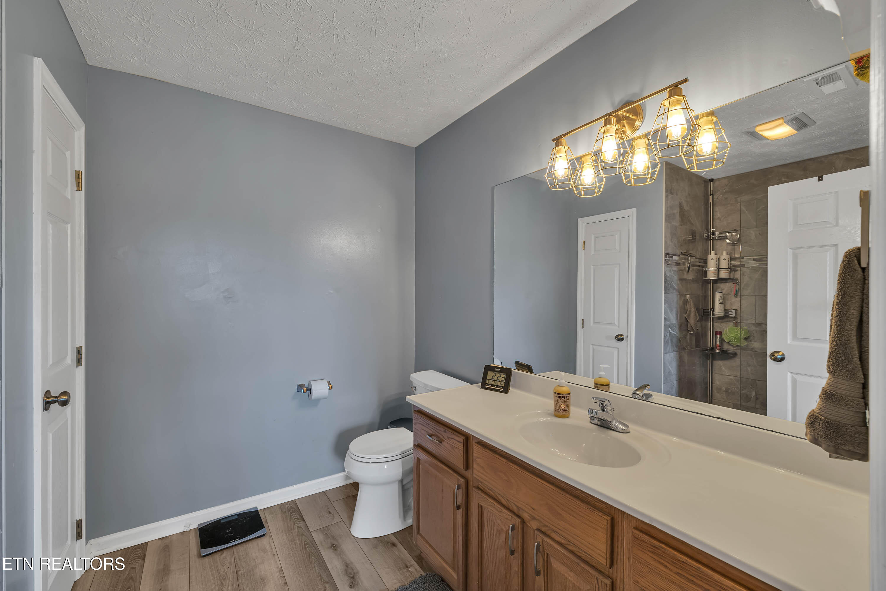 2746 Kentwood Kodak TN 37764