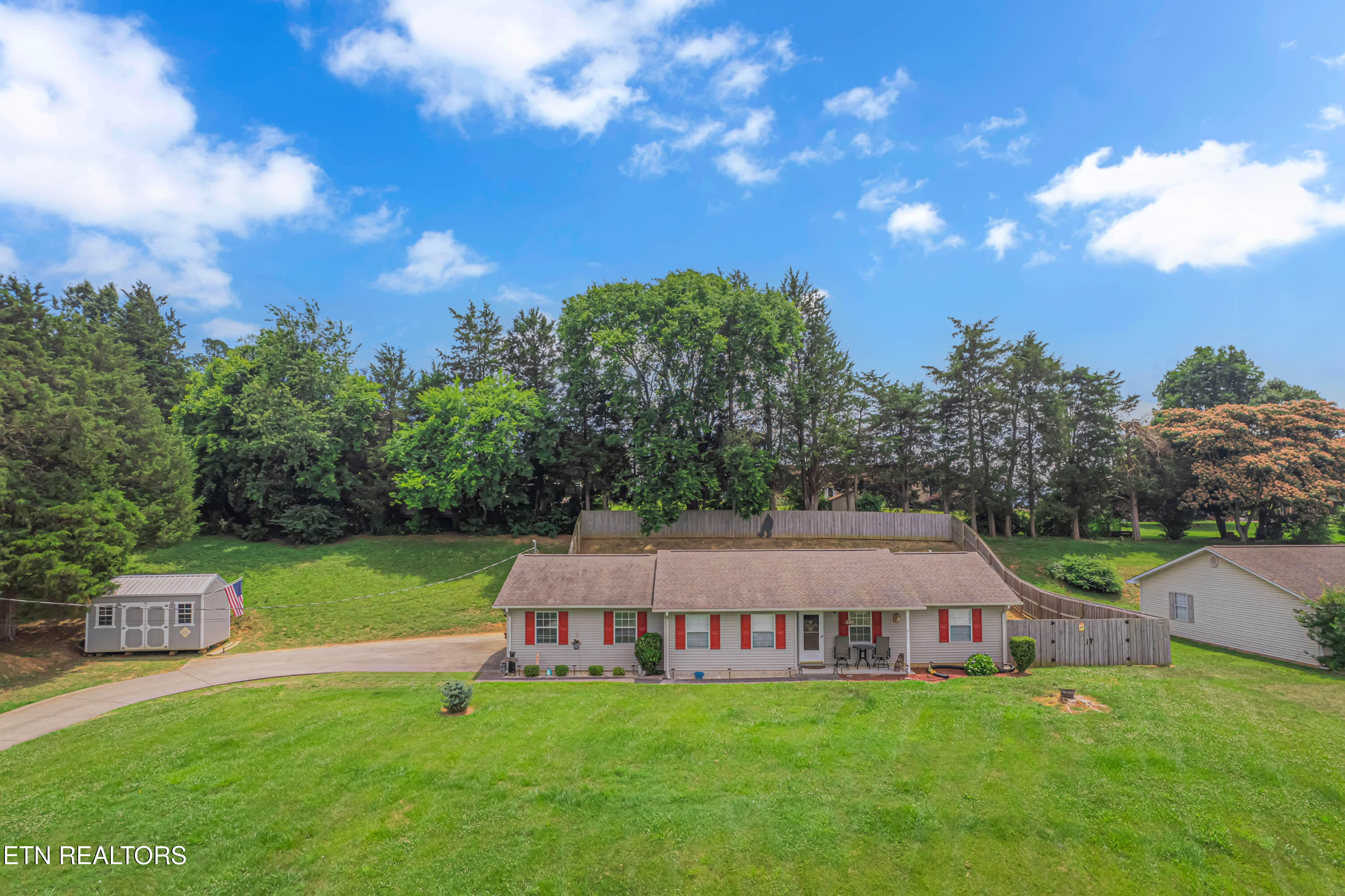 2746 Kentwood Kodak TN 37764