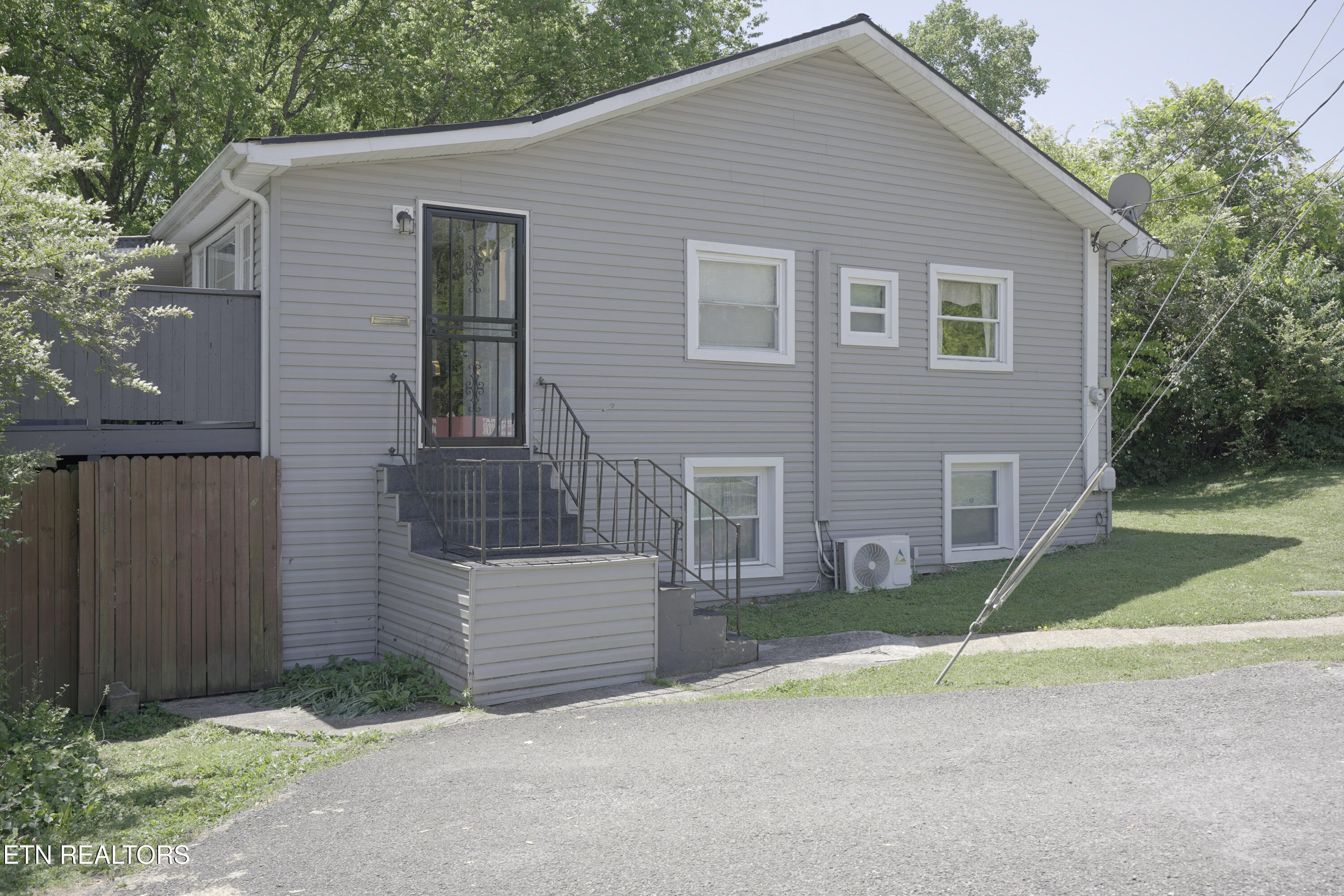 637 W Outer Drive Oak Ridge TN 37830