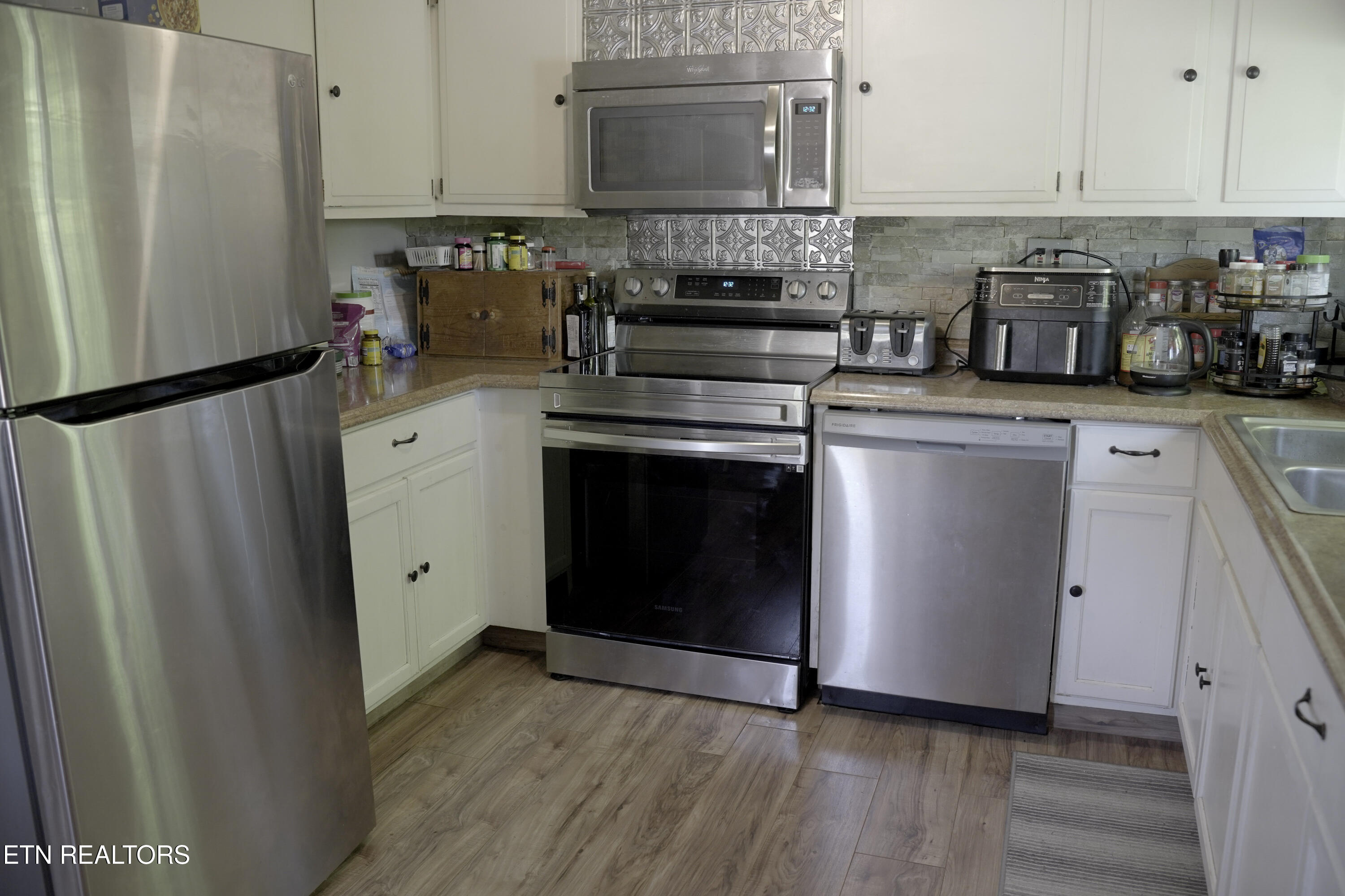 637 W Outer Drive Oak Ridge TN 37830