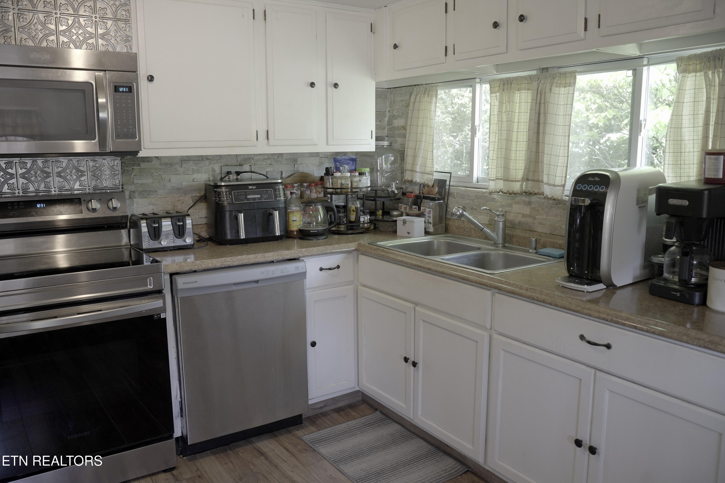 637 W Outer Drive Oak Ridge TN 37830