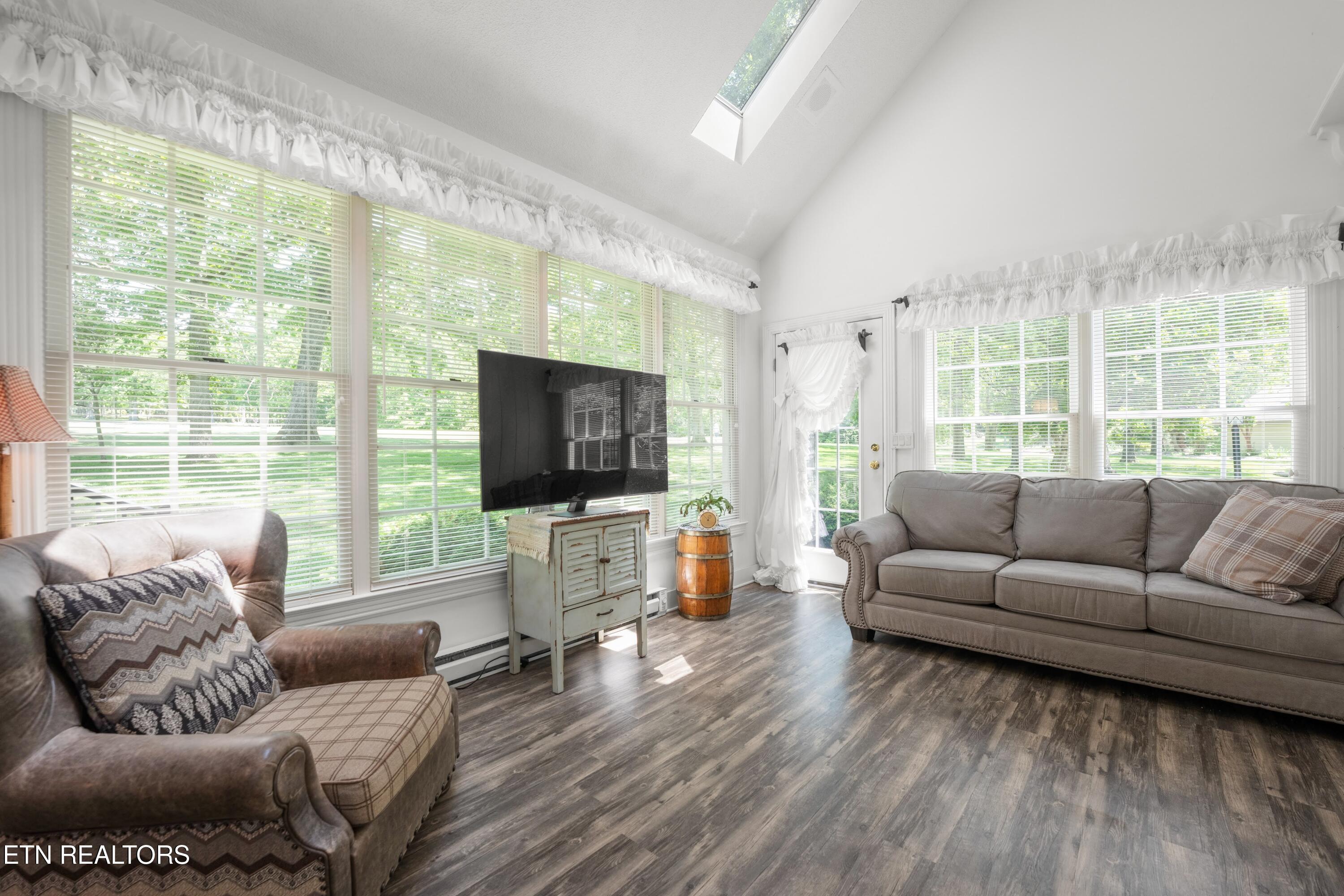 15 Cloverdale Circle Crossville TN 38558