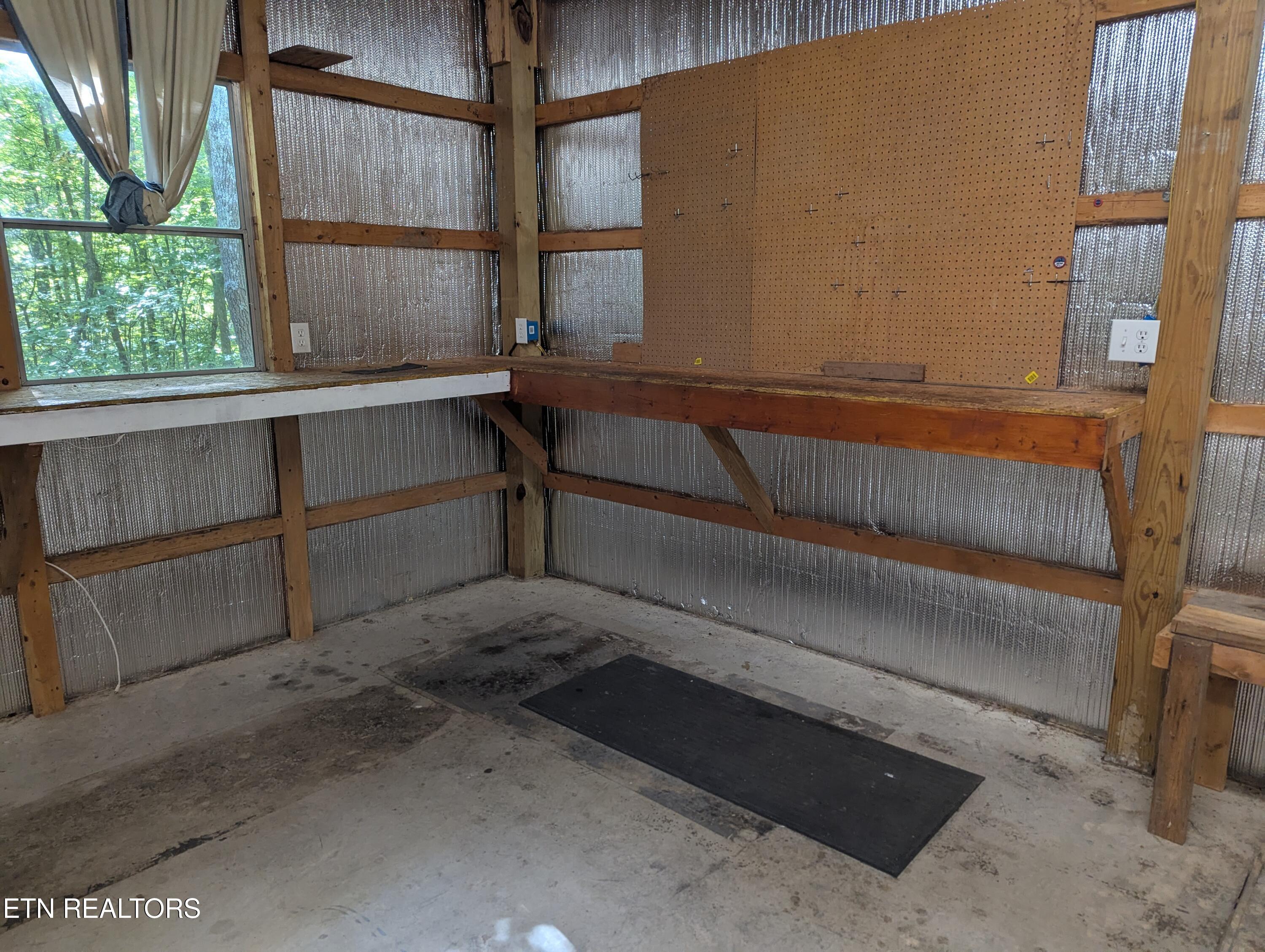 1729 Huckleberry Road Monterey TN 38574