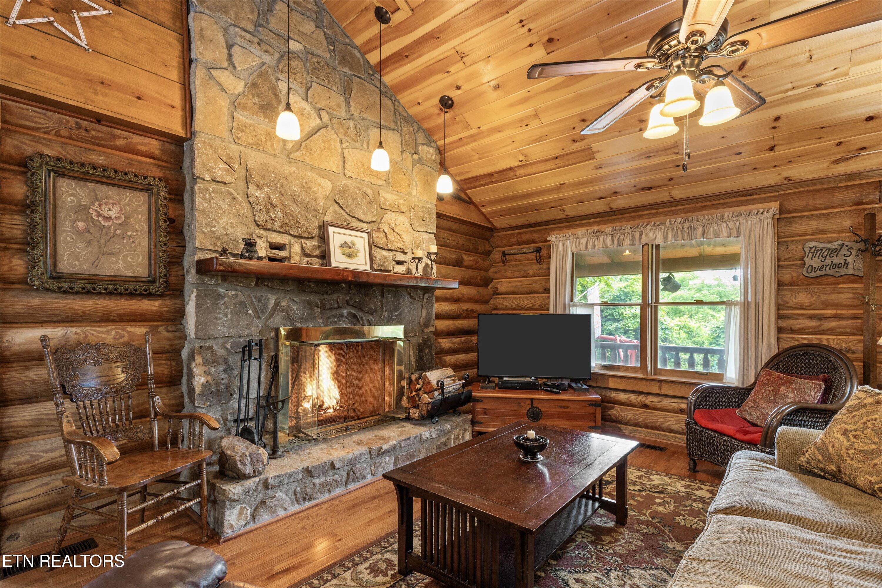 3114 Hatcher Top Road Sevierville TN 37862