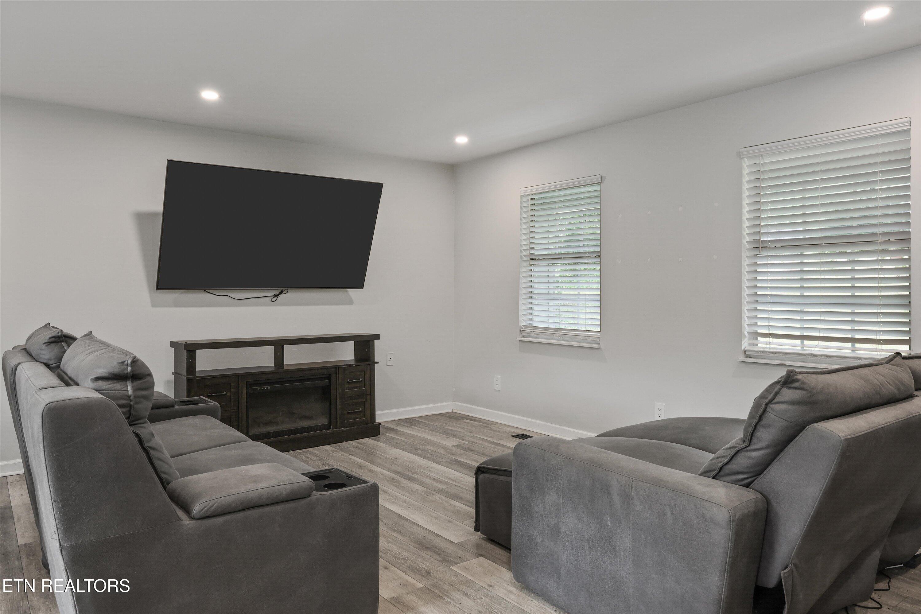 3046 Johnston Road Louisville TN 37777