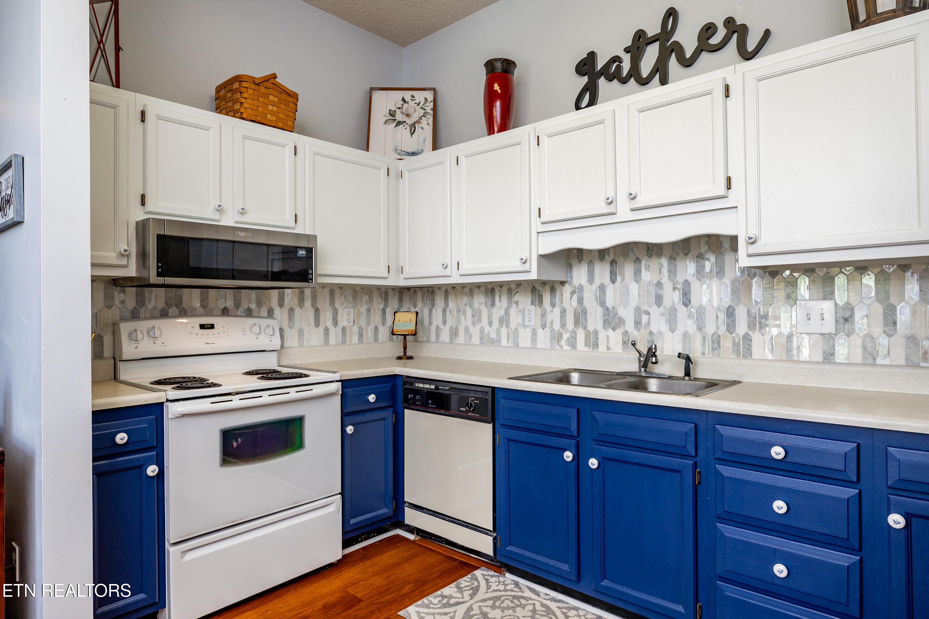325 Pinewood Drive Loudon TN 37774