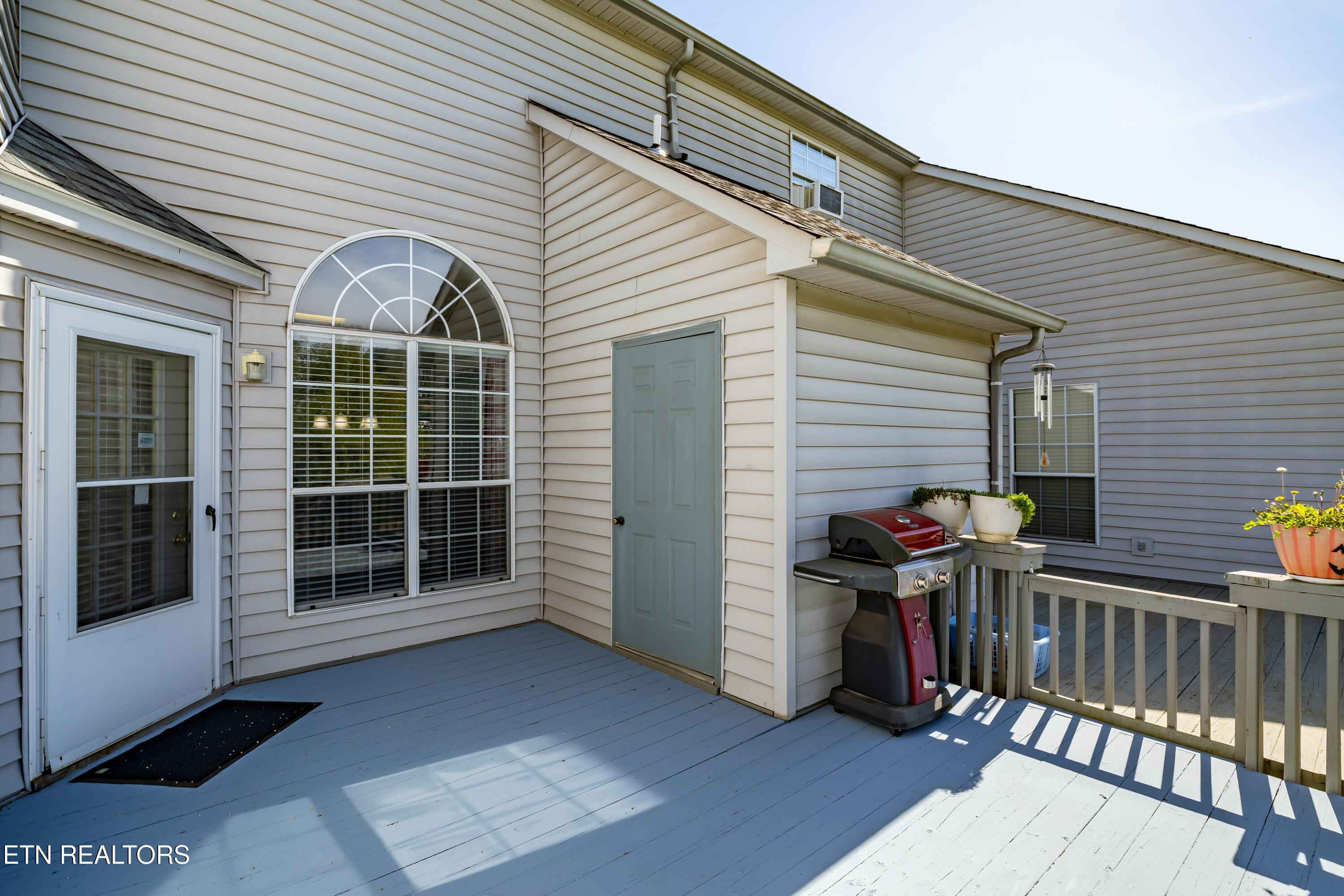325 Pinewood Drive Loudon TN 37774