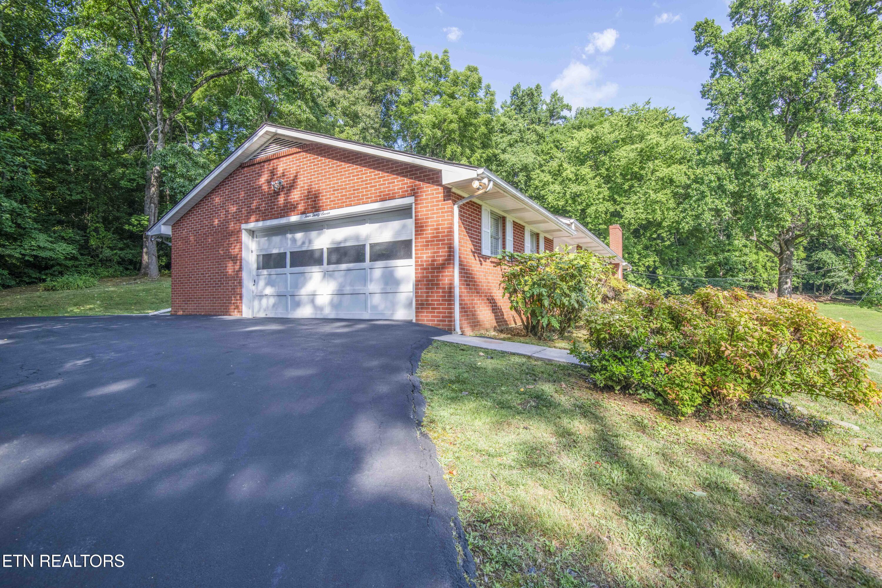 437 Bridge View Lane Knoxville TN 37914