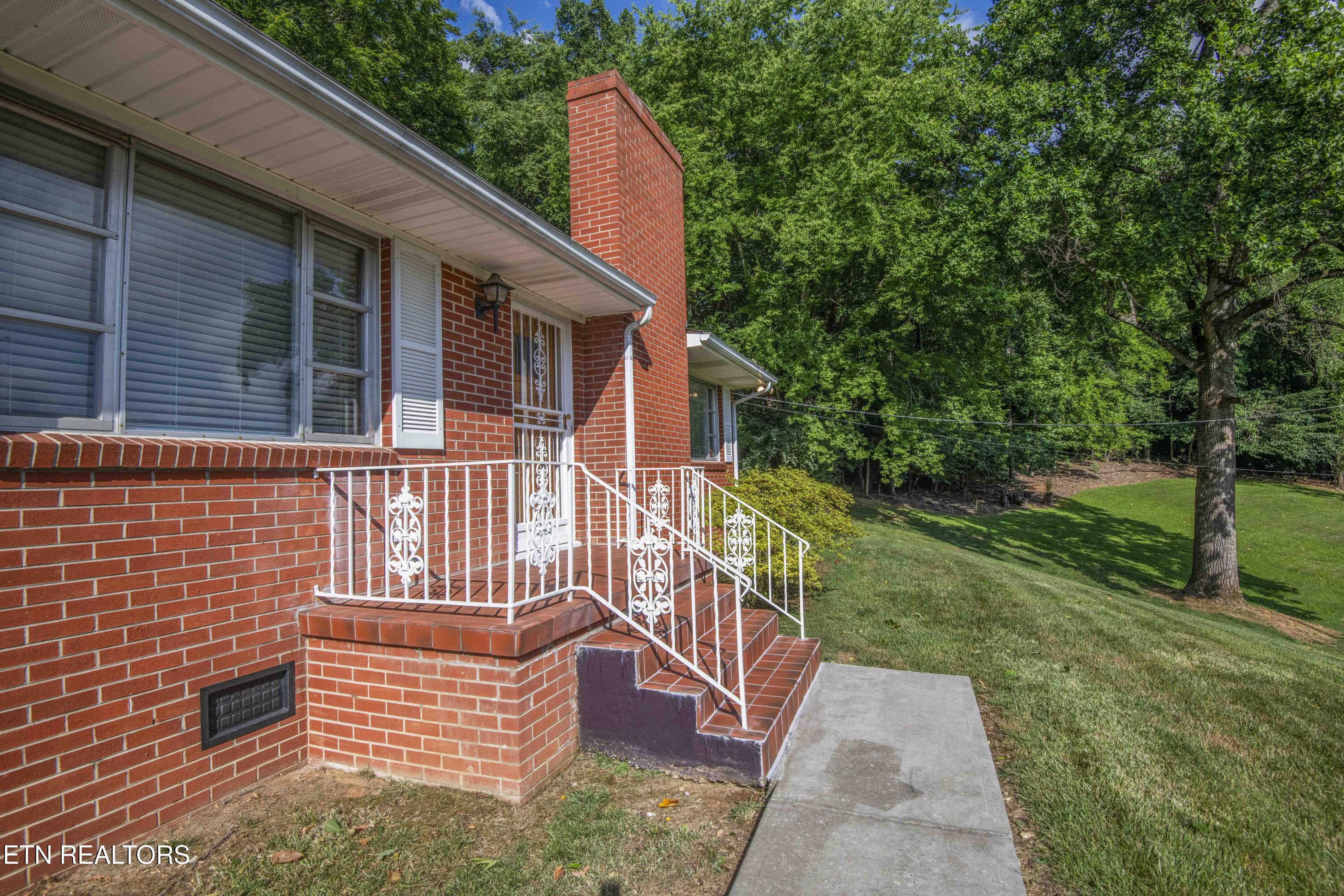 437 Bridge View Lane Knoxville TN 37914