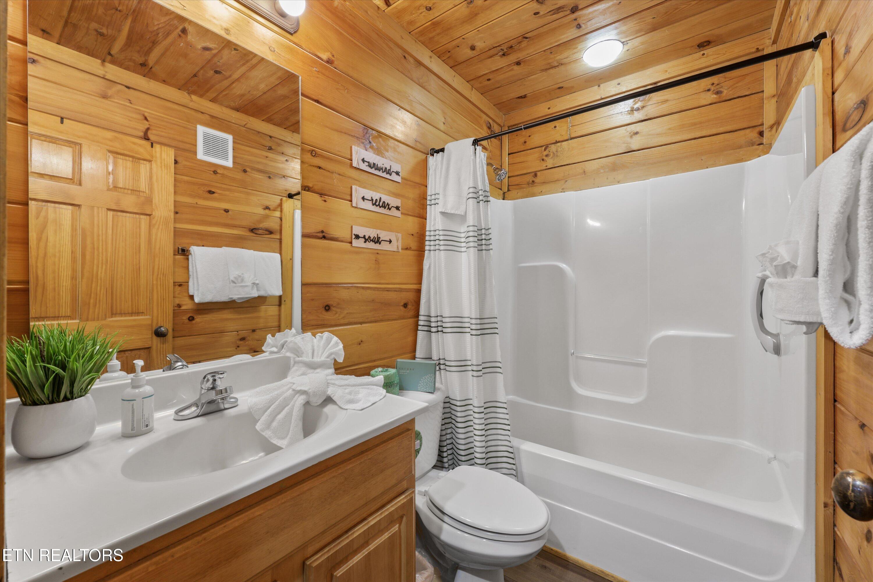 2012 Bear Creek Way Sevierville TN 37862