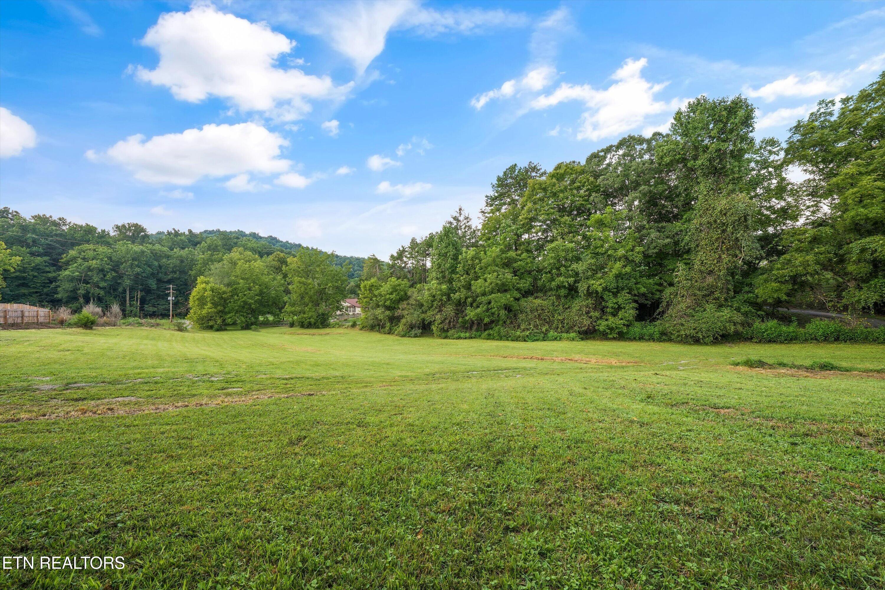 1696 Clouds Road New Tazewell TN 37825