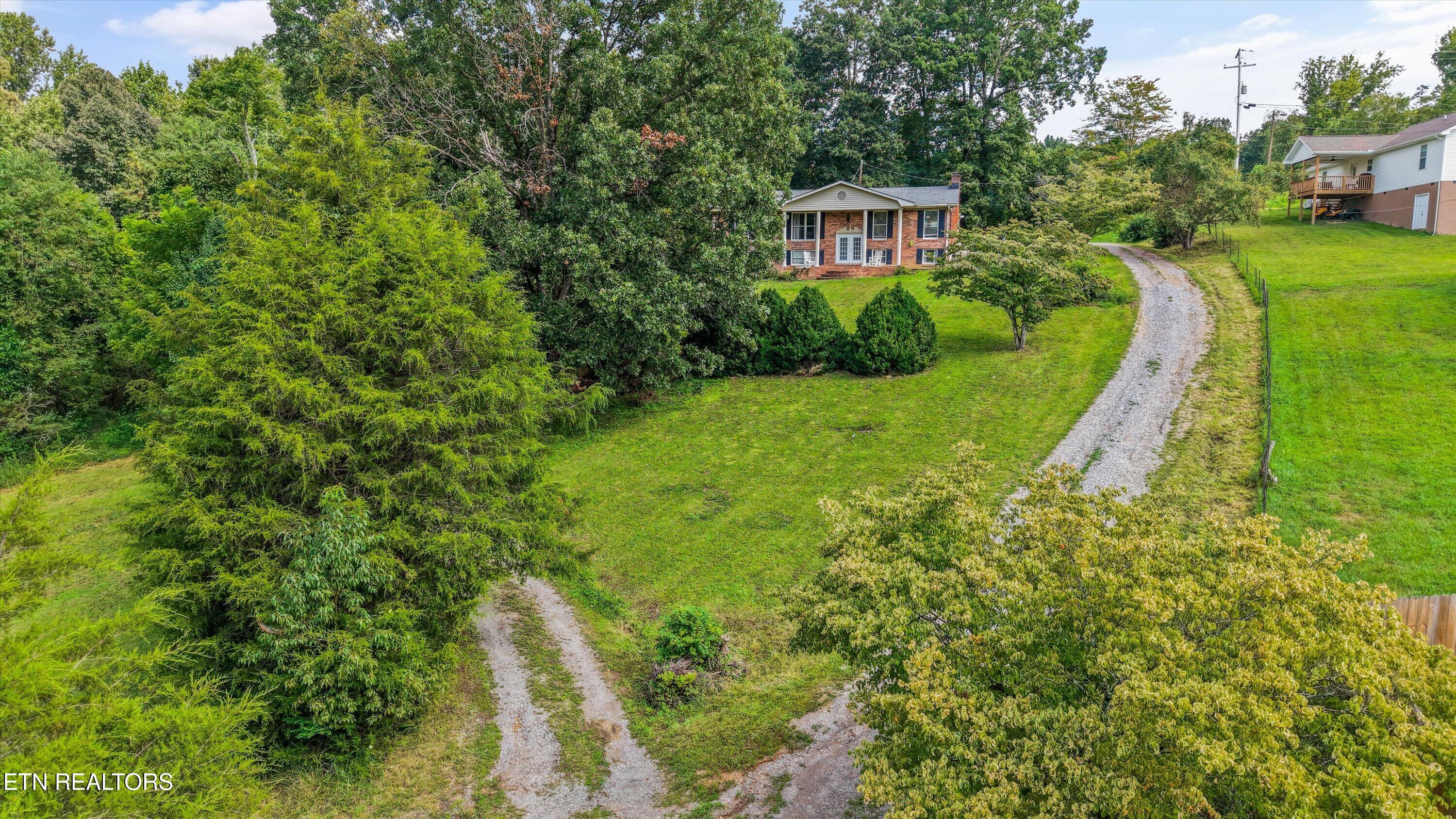 1696 Clouds Road New Tazewell TN 37825