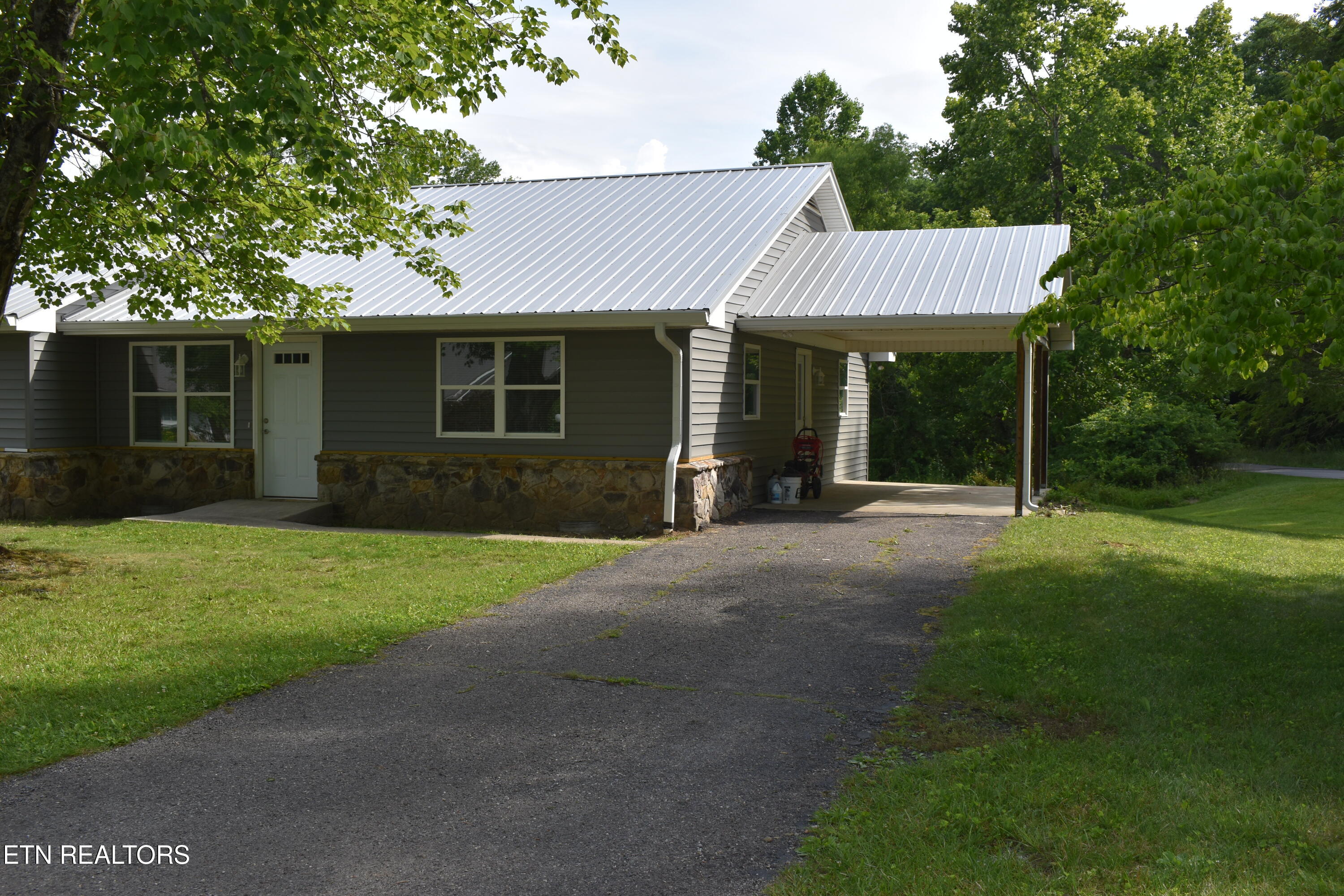 16 Wood Lane Sparta TN 38583