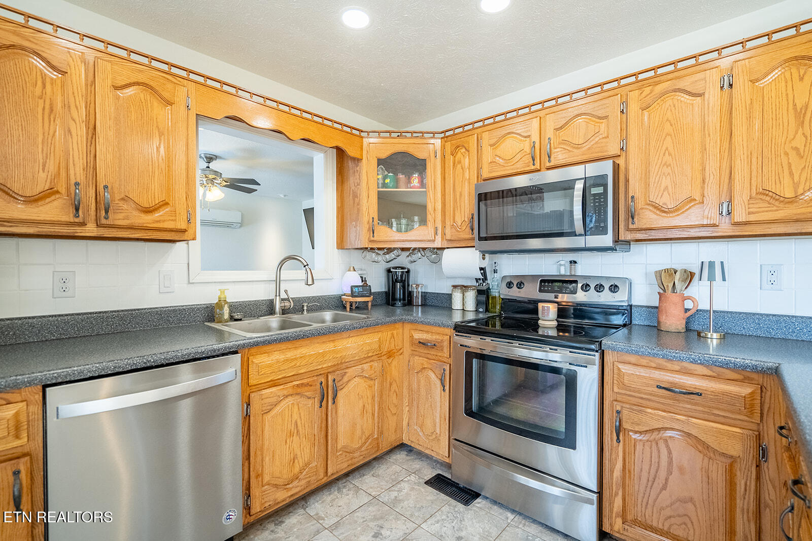 291 Twin Lane Washburn TN 37888