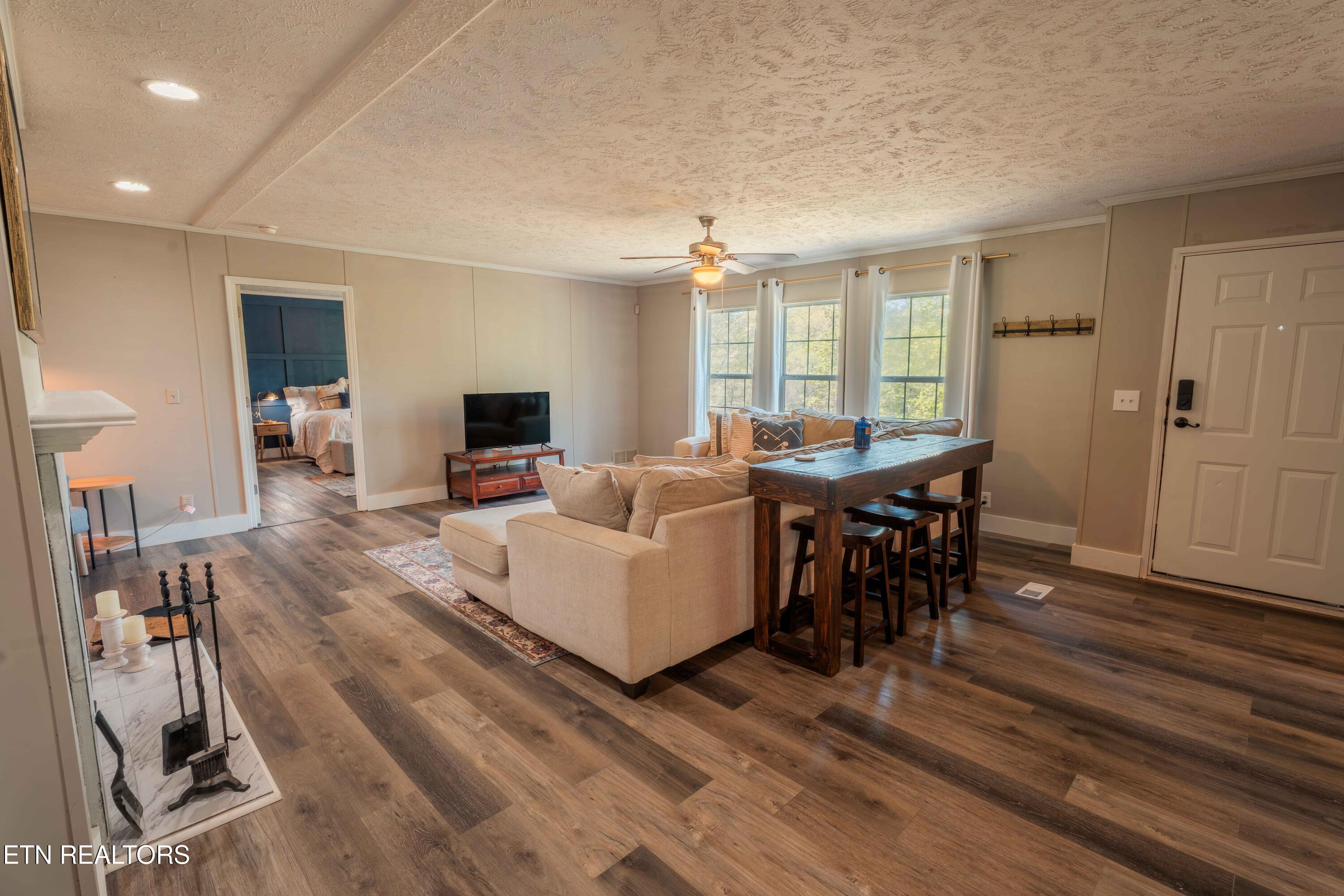 631 Laurel Road Clinton TN 37716