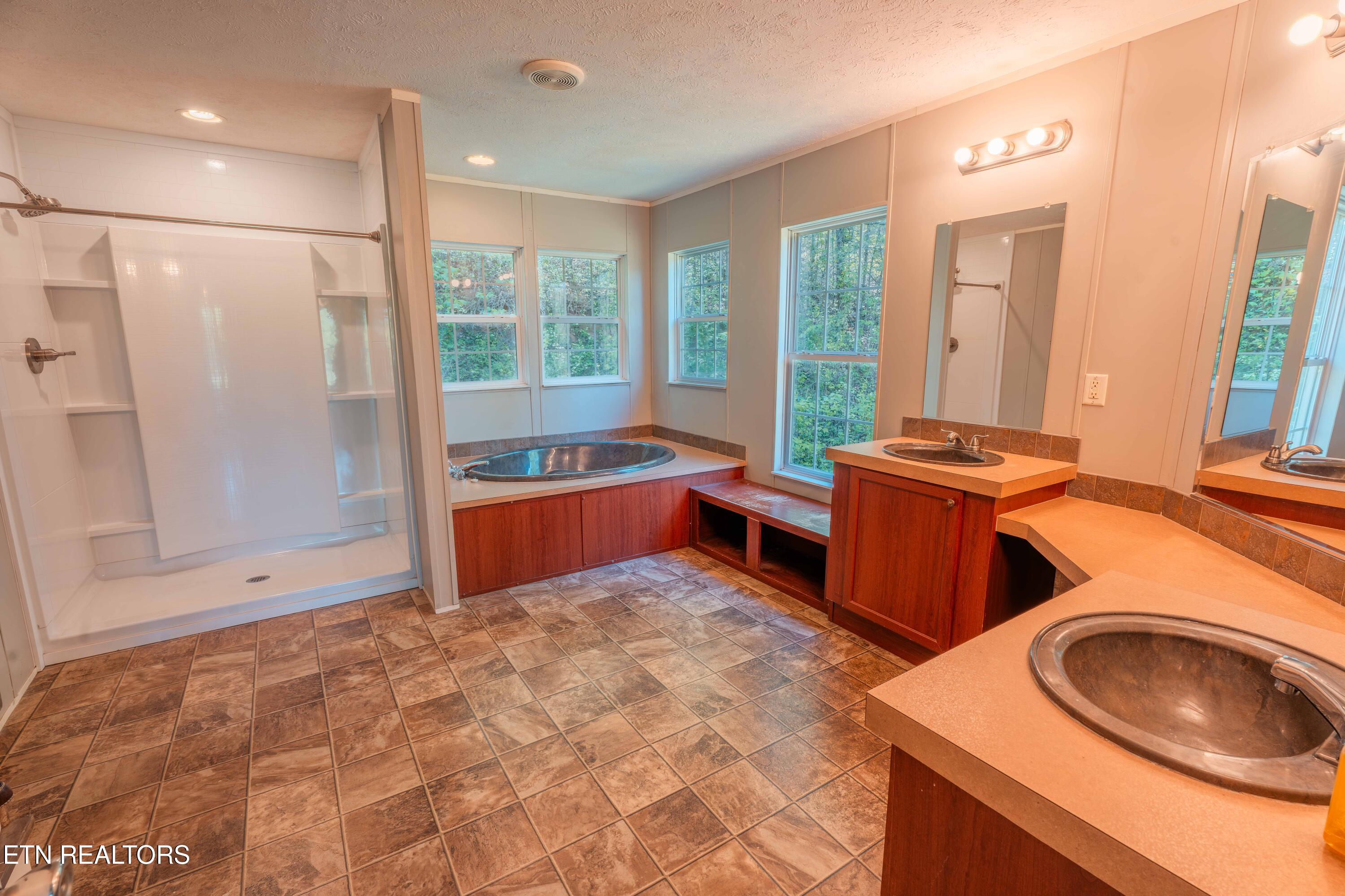 631 Laurel Road Clinton TN 37716
