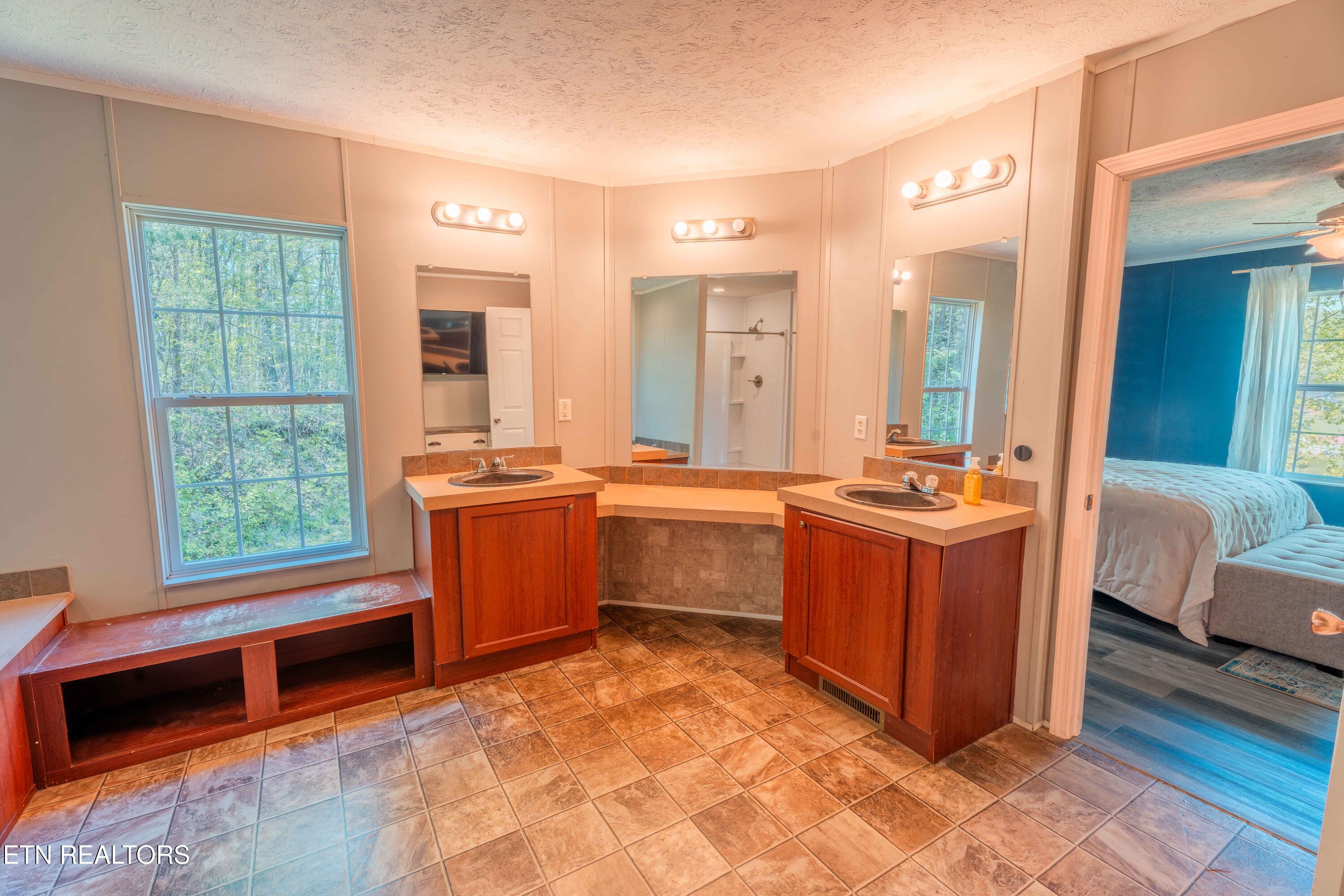 631 Laurel Road Clinton TN 37716