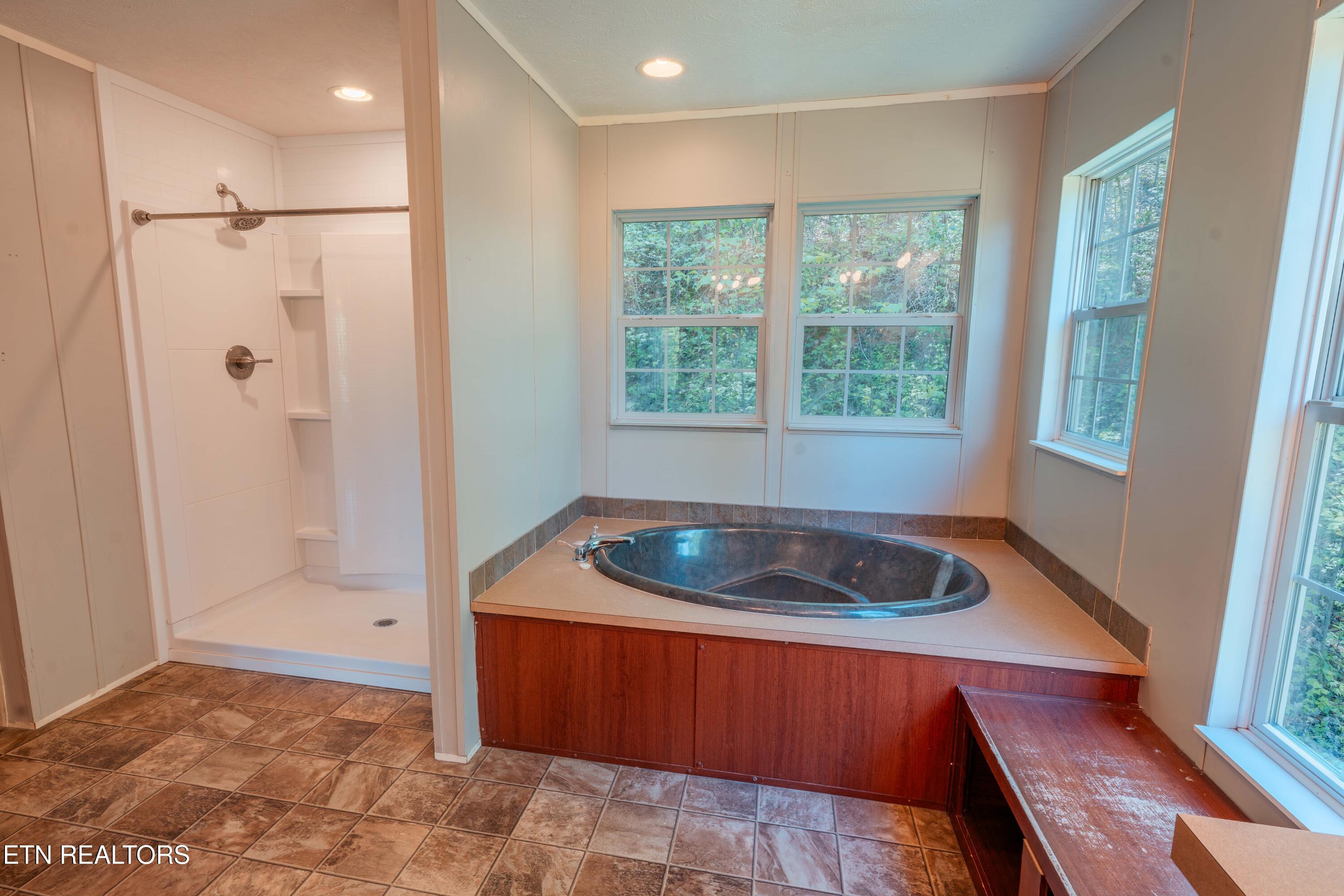 631 Laurel Road Clinton TN 37716