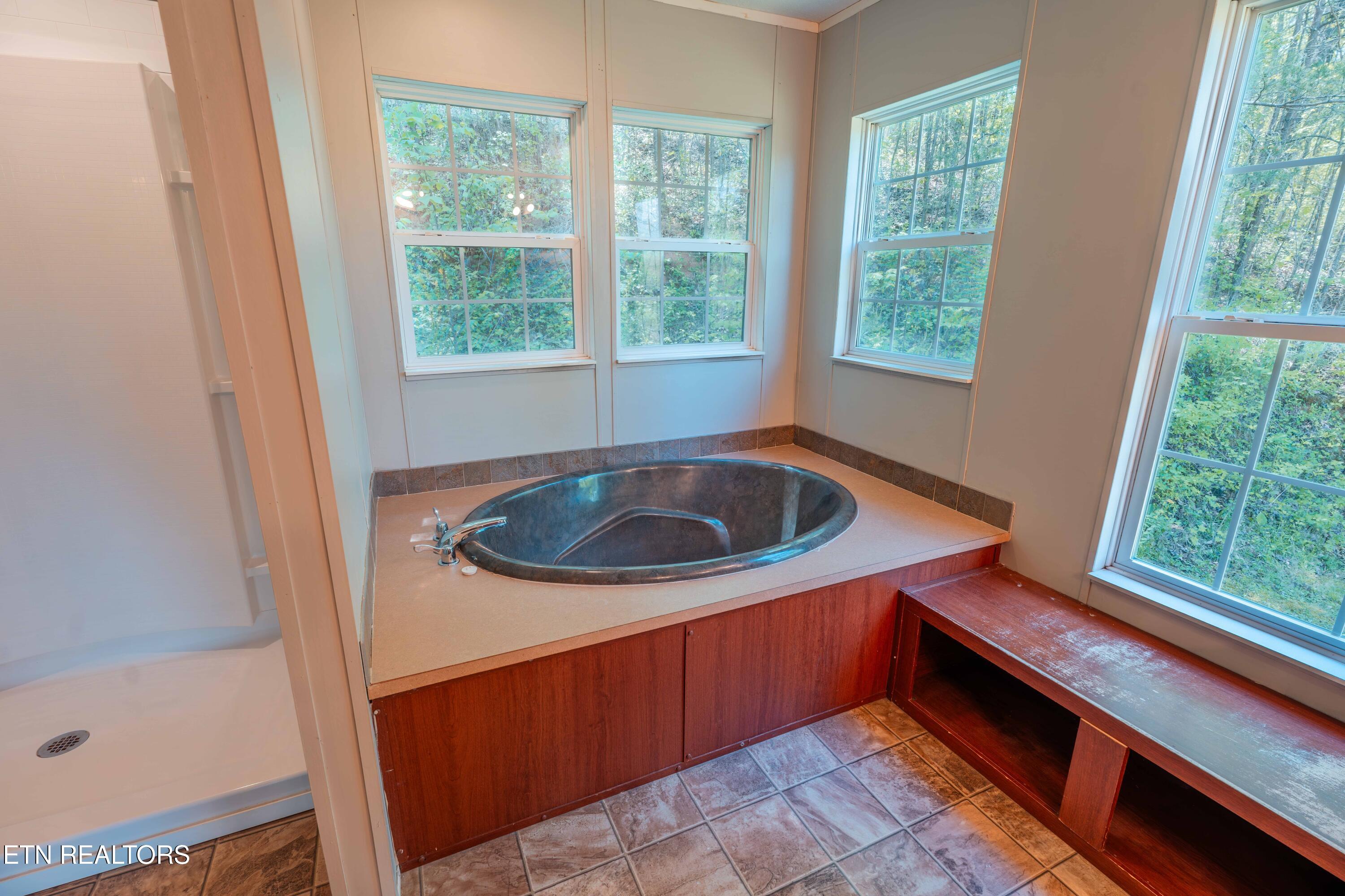 631 Laurel Road Clinton TN 37716