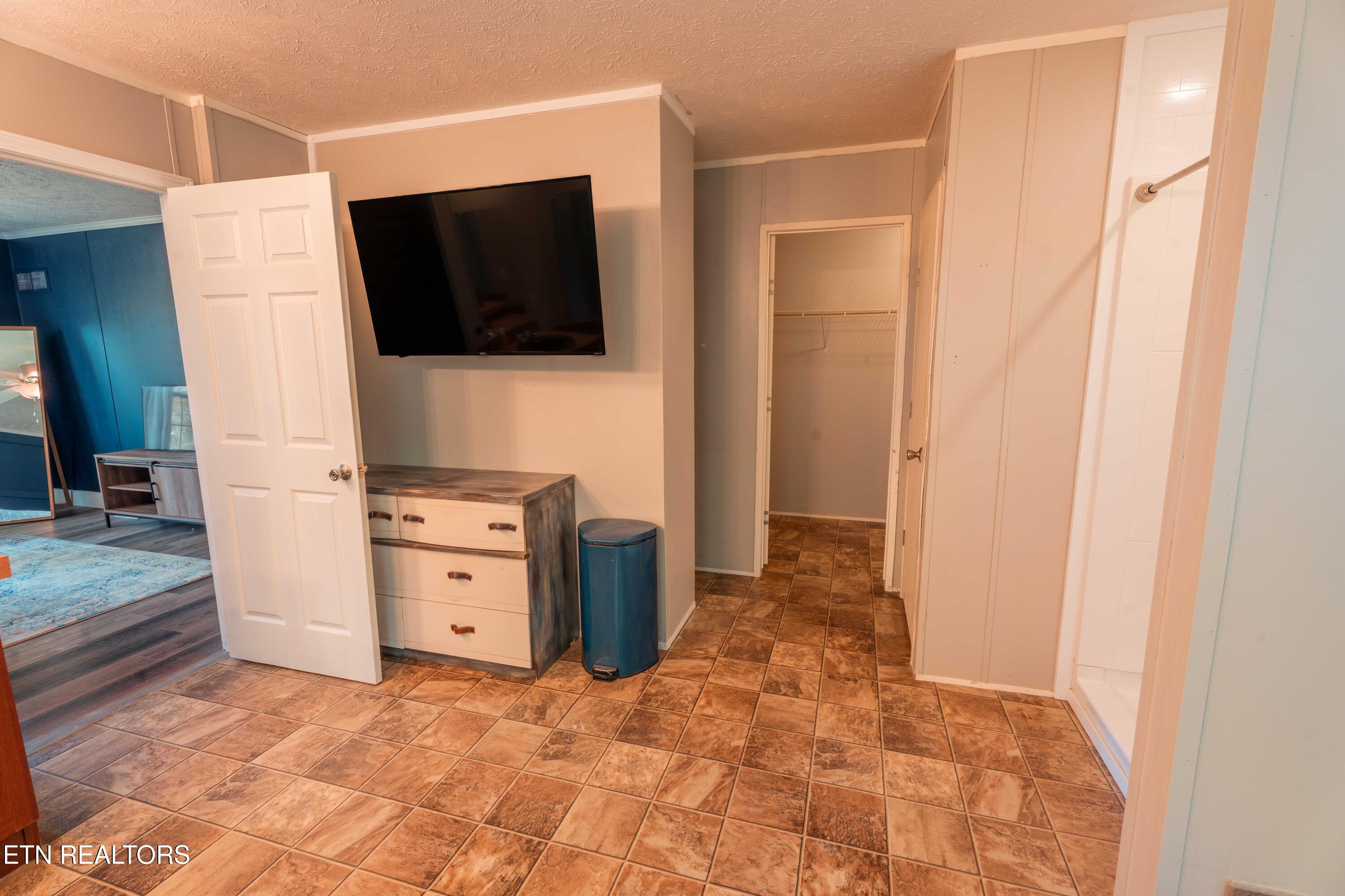 631 Laurel Road Clinton TN 37716