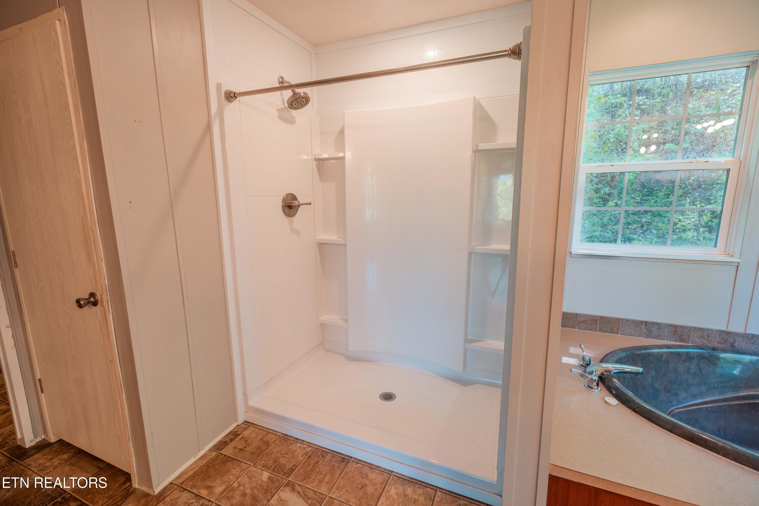 631 Laurel Road Clinton TN 37716