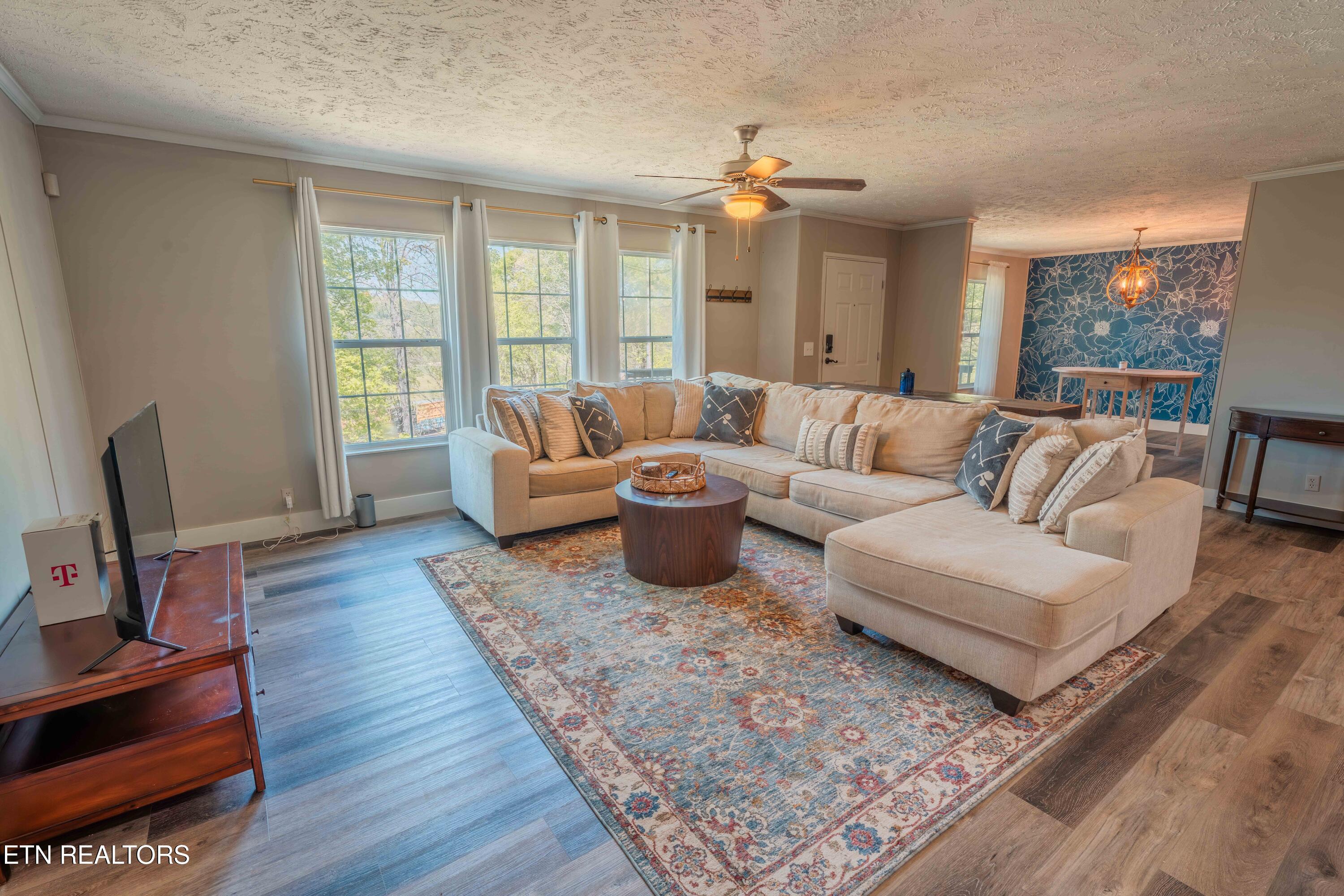 631 Laurel Road Clinton TN 37716