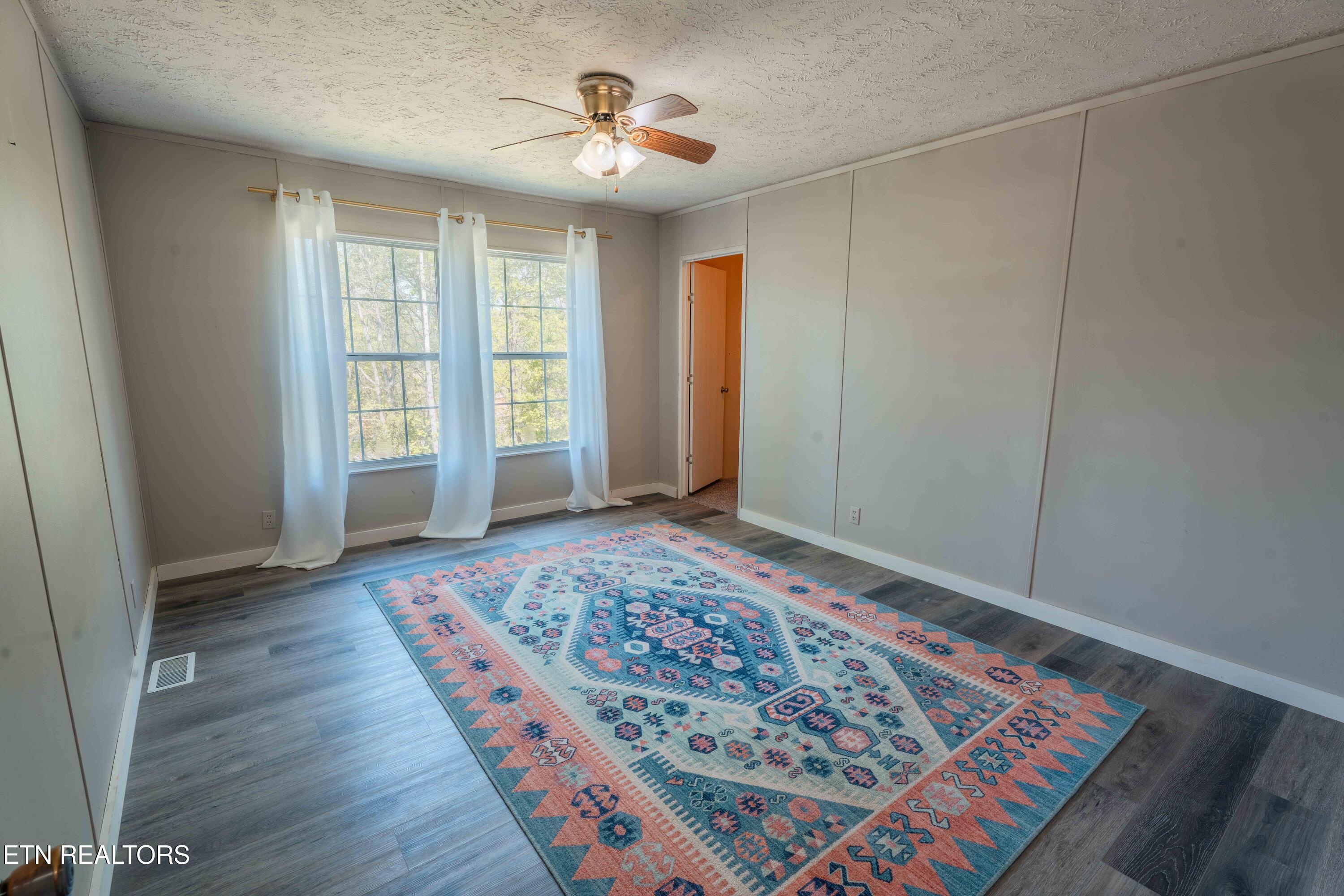 631 Laurel Road Clinton TN 37716