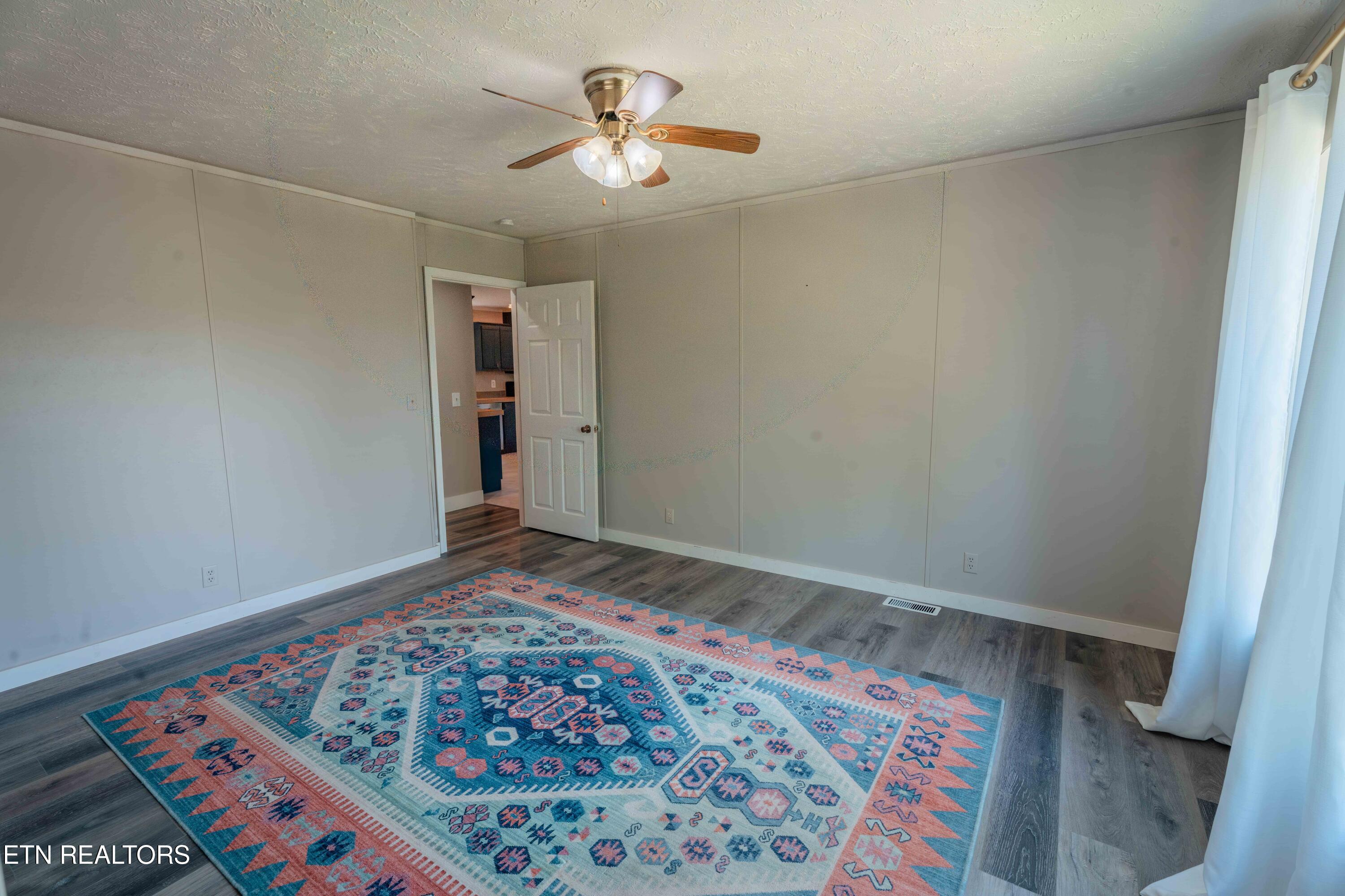 631 Laurel Road Clinton TN 37716