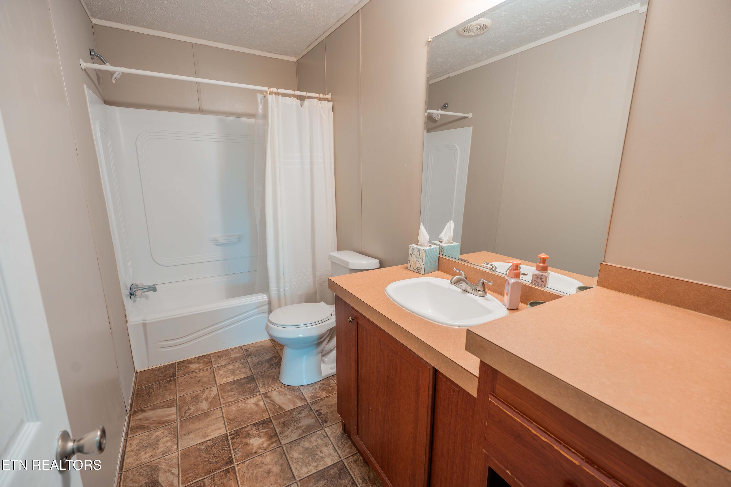 631 Laurel Road Clinton TN 37716