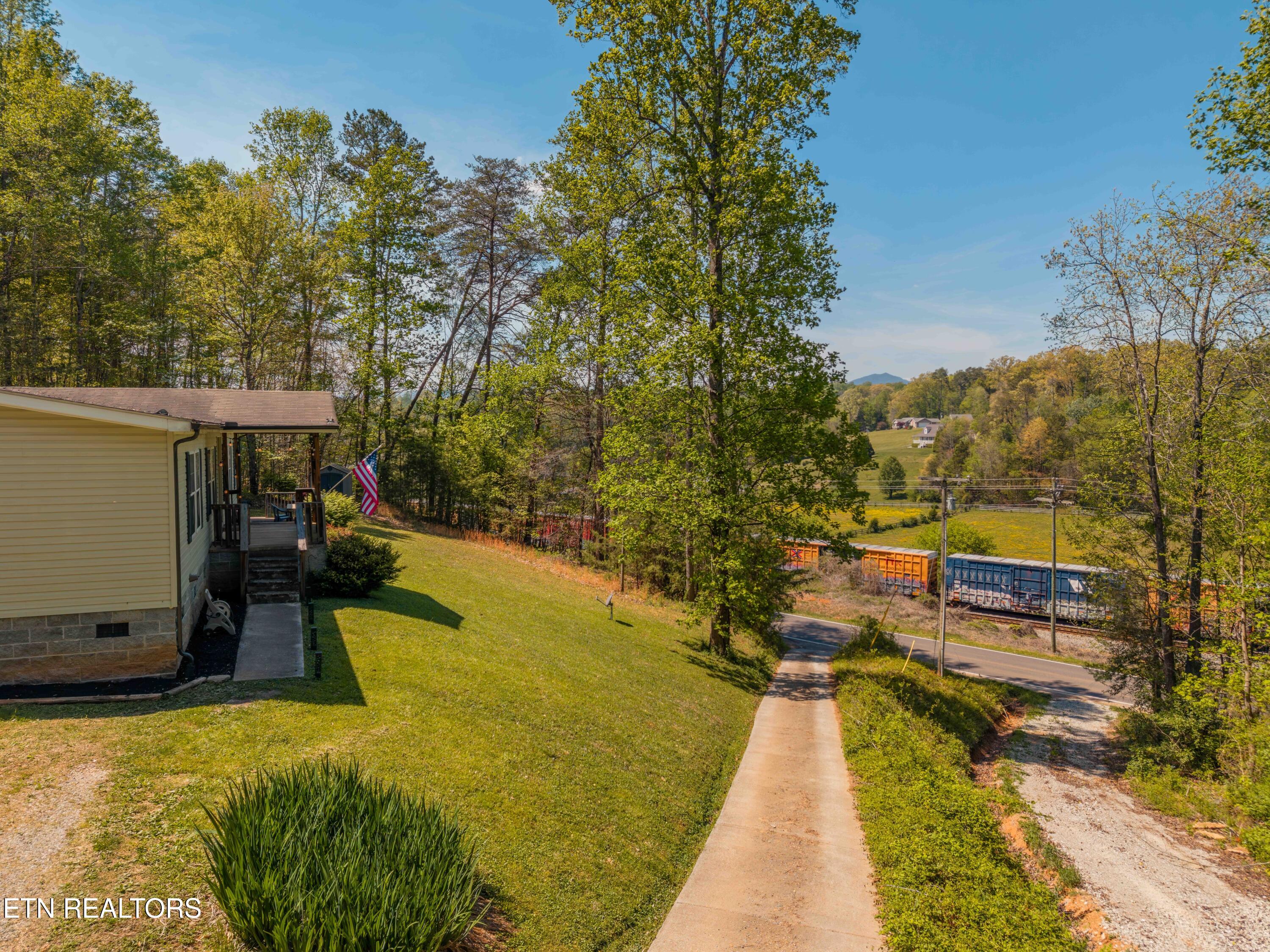 631 Laurel Road Clinton TN 37716