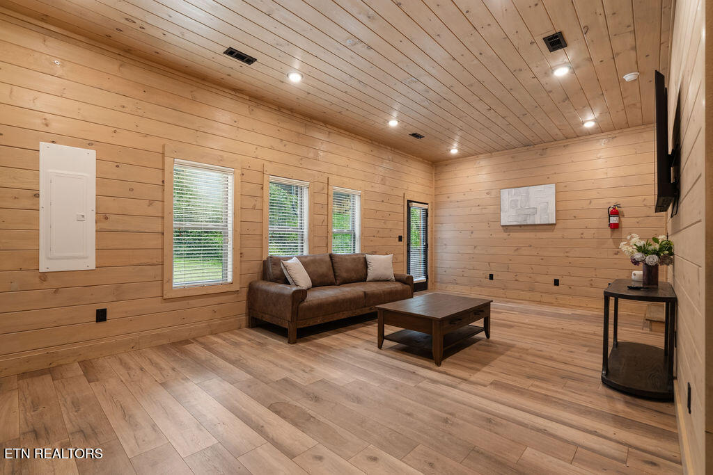 2106 Vly Crk Way Pigeon Forge TN 37862