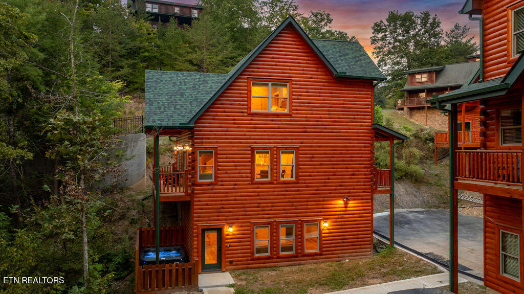 2106 Vly Crk Way Pigeon Forge TN 37862