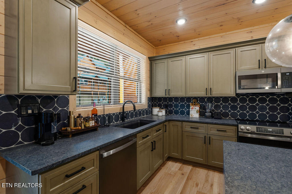 2106 Vly Crk Way Pigeon Forge TN 37862