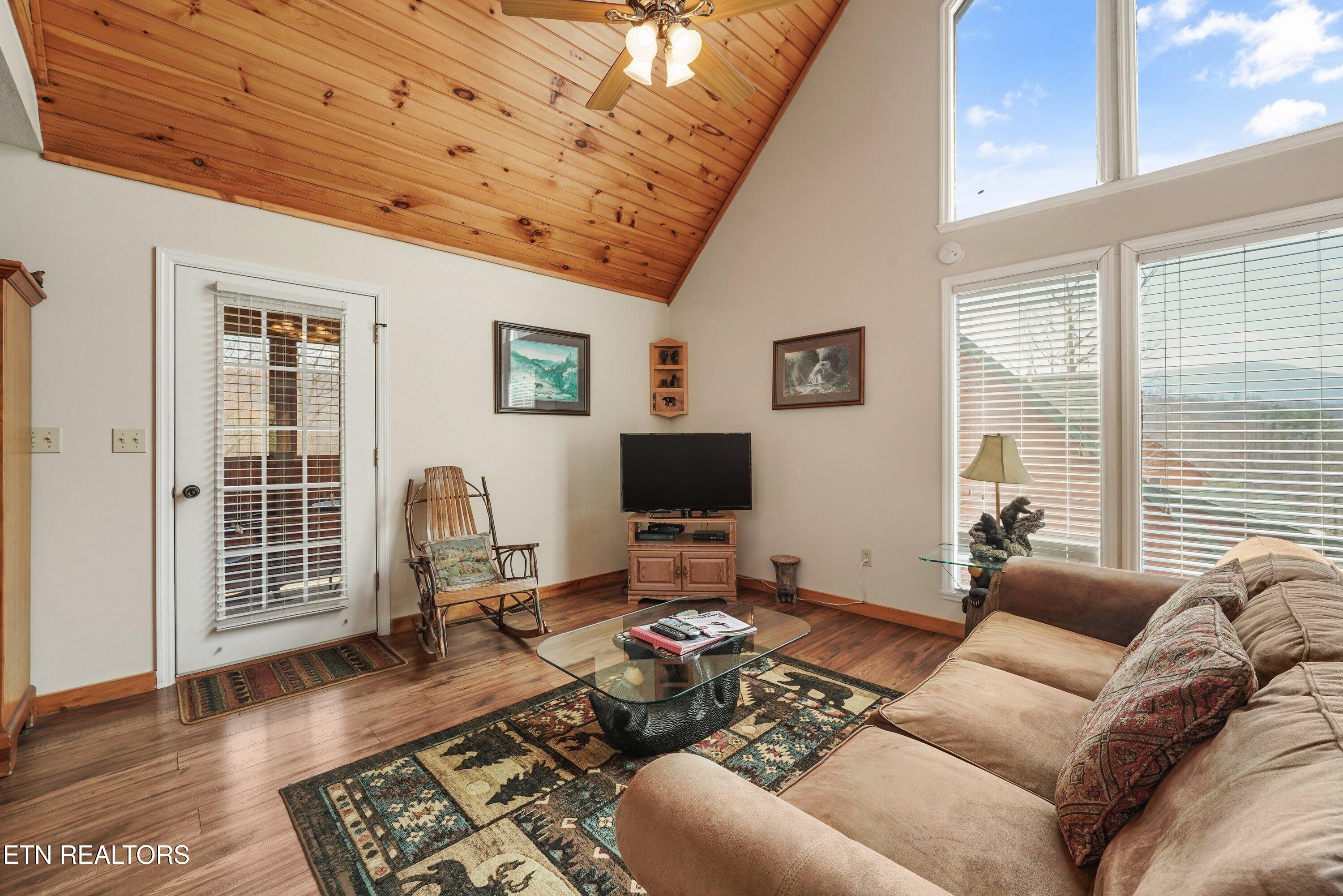 328 Pinnacle Cottage Way Gatlinburg TN 37738