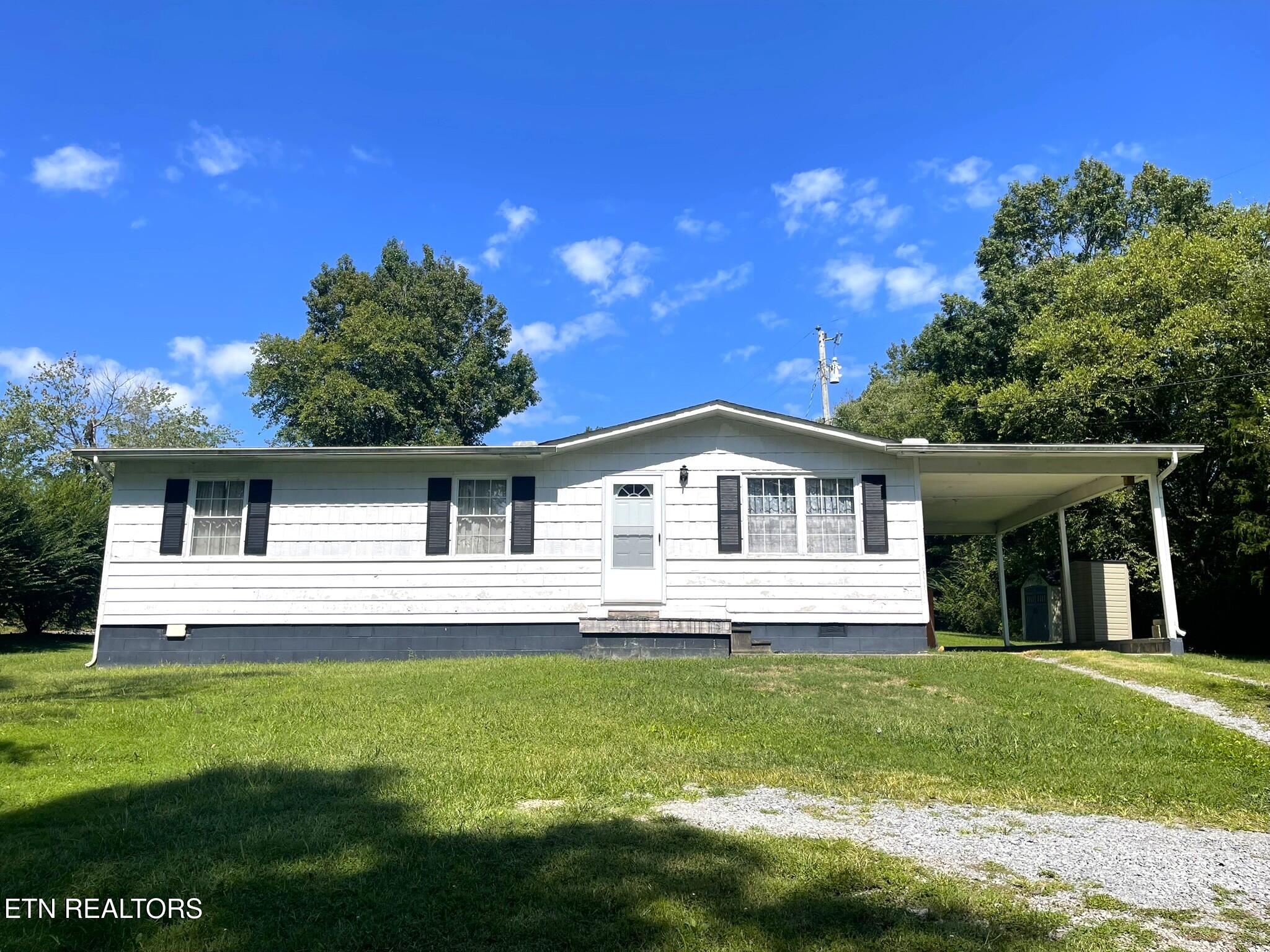 635 W Vinegar Valley Road Friendsville TN 37737