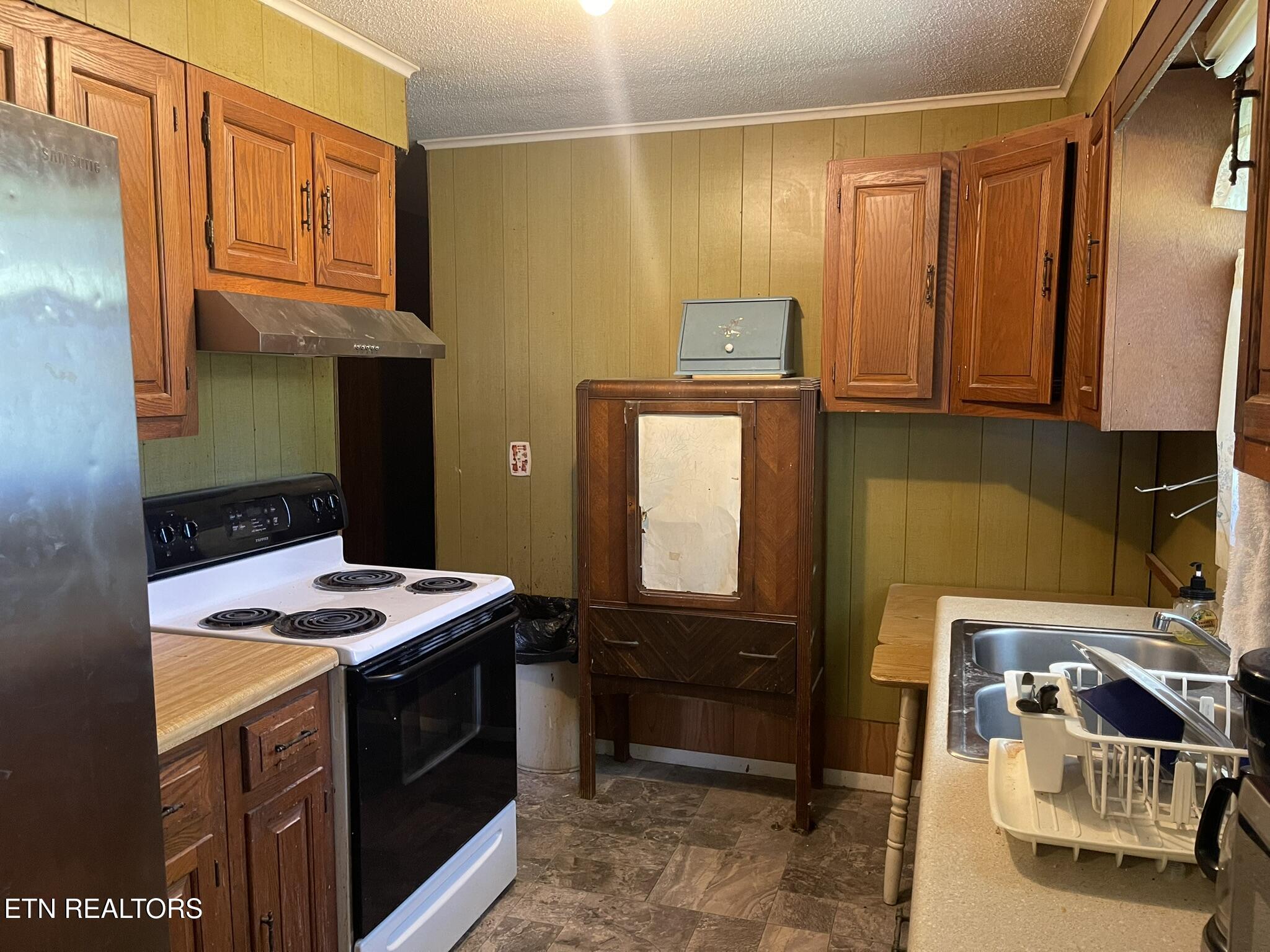 635 W Vinegar Valley Road Friendsville TN 37737