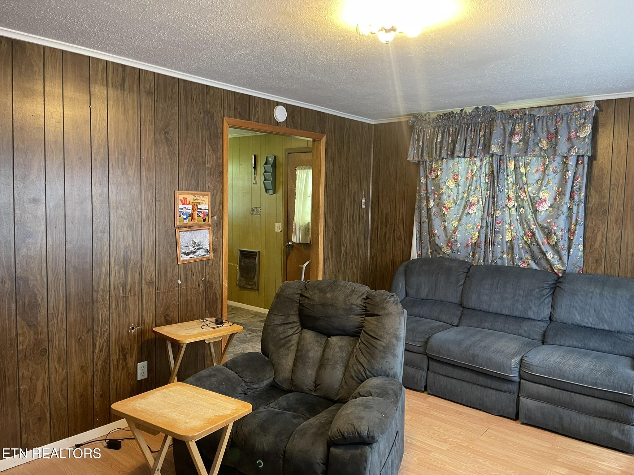 635 W Vinegar Valley Road Friendsville TN 37737