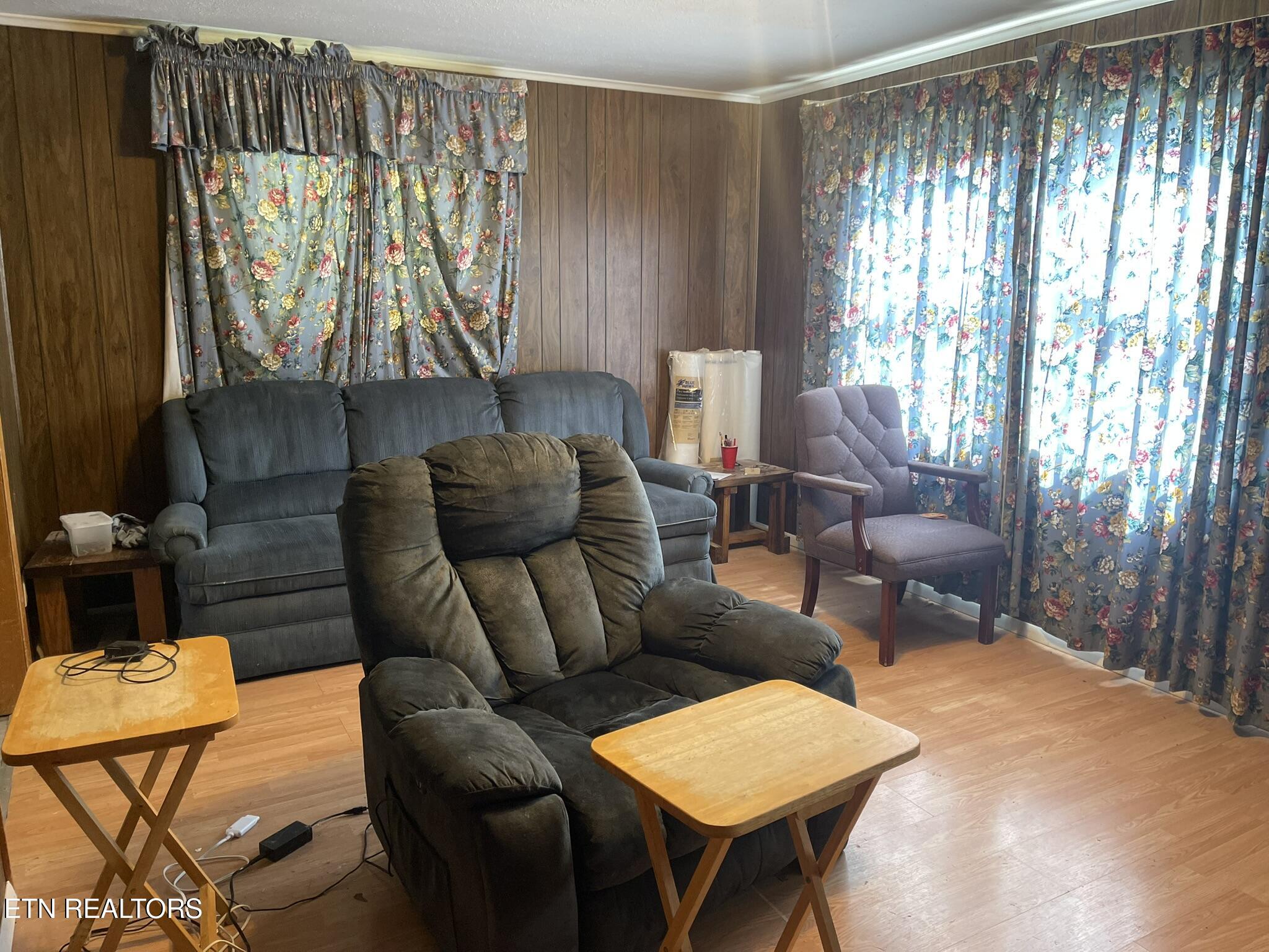 635 W Vinegar Valley Road Friendsville TN 37737
